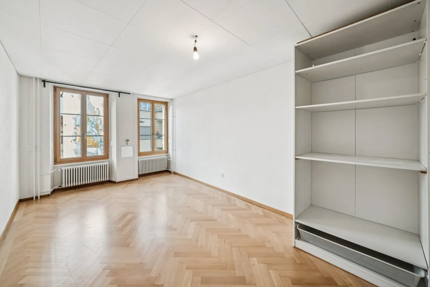 Charme und Charakter für diese 5-Zimmer-Wohnung mit wunderschönem Parkett in Payerne - Foto 6 von 11