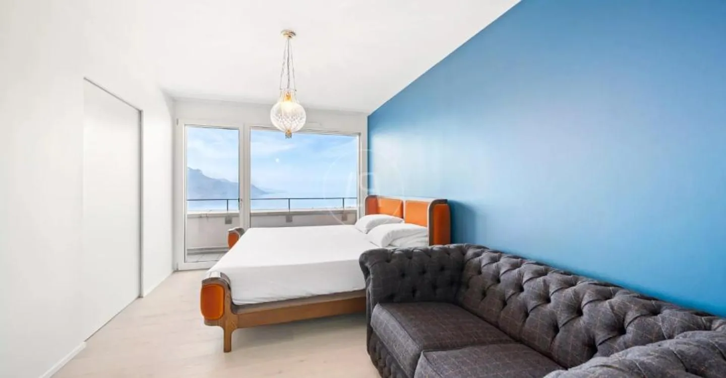 Contemporary Apartment with Lake View - Photo 10 of 11