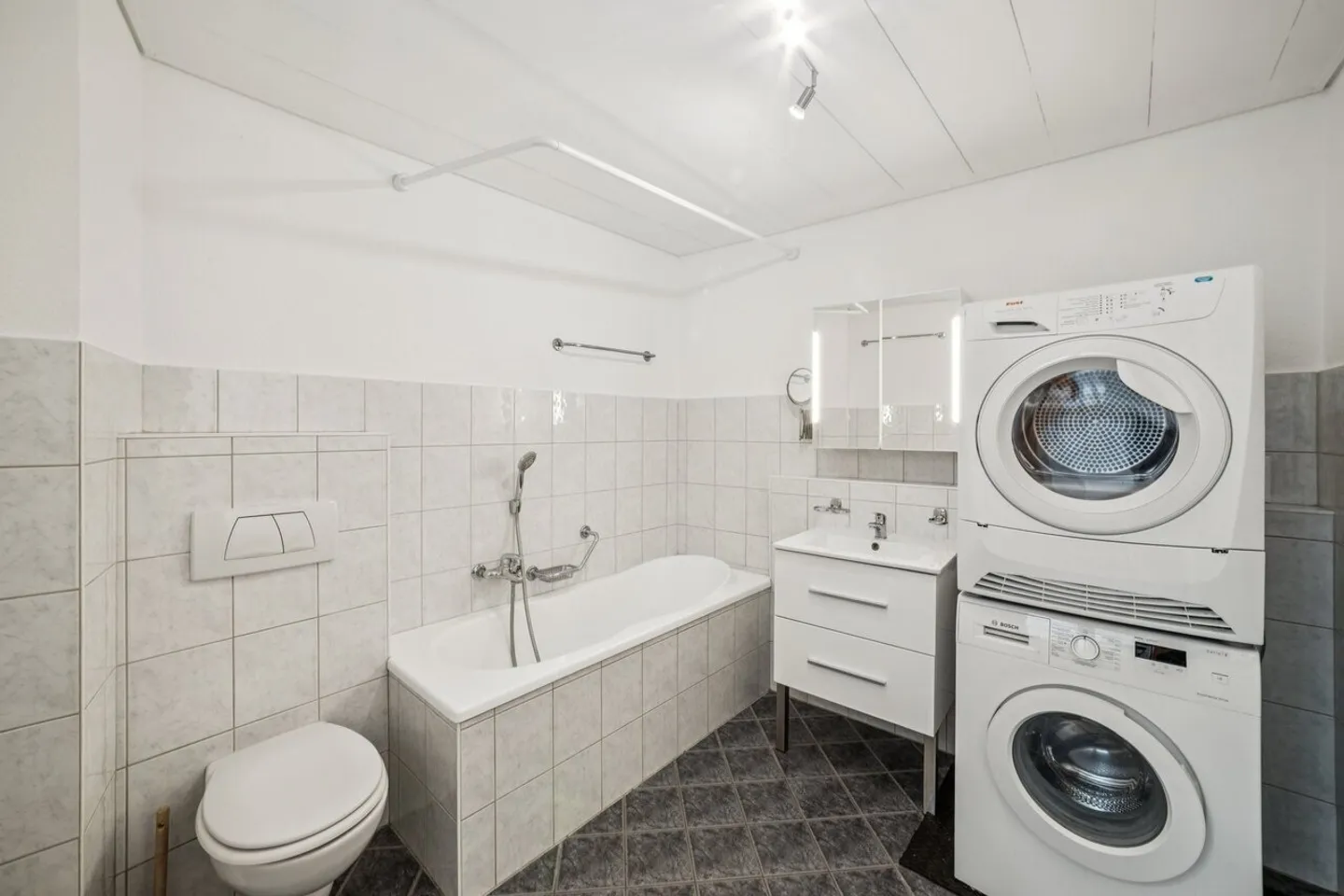 Charme und Charakter für diese 5-Zimmer-Wohnung mit wunderschönem Parkett in Payerne - Foto 7 von 11
