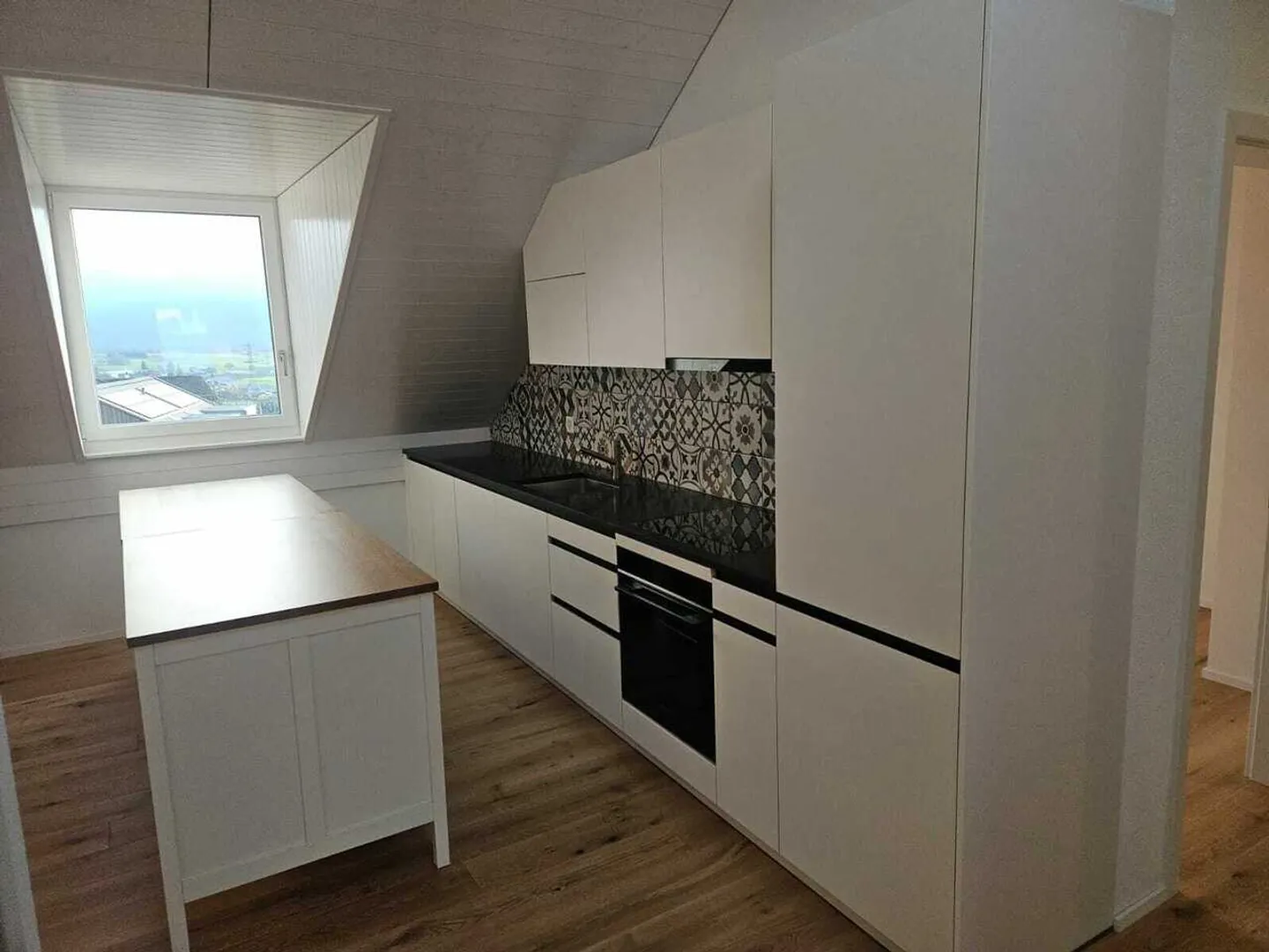 3,5 Zimmer im Dachgeschoss in einer neuen Eigentumswohnung mit großem Balkon - Foto 5 von 10