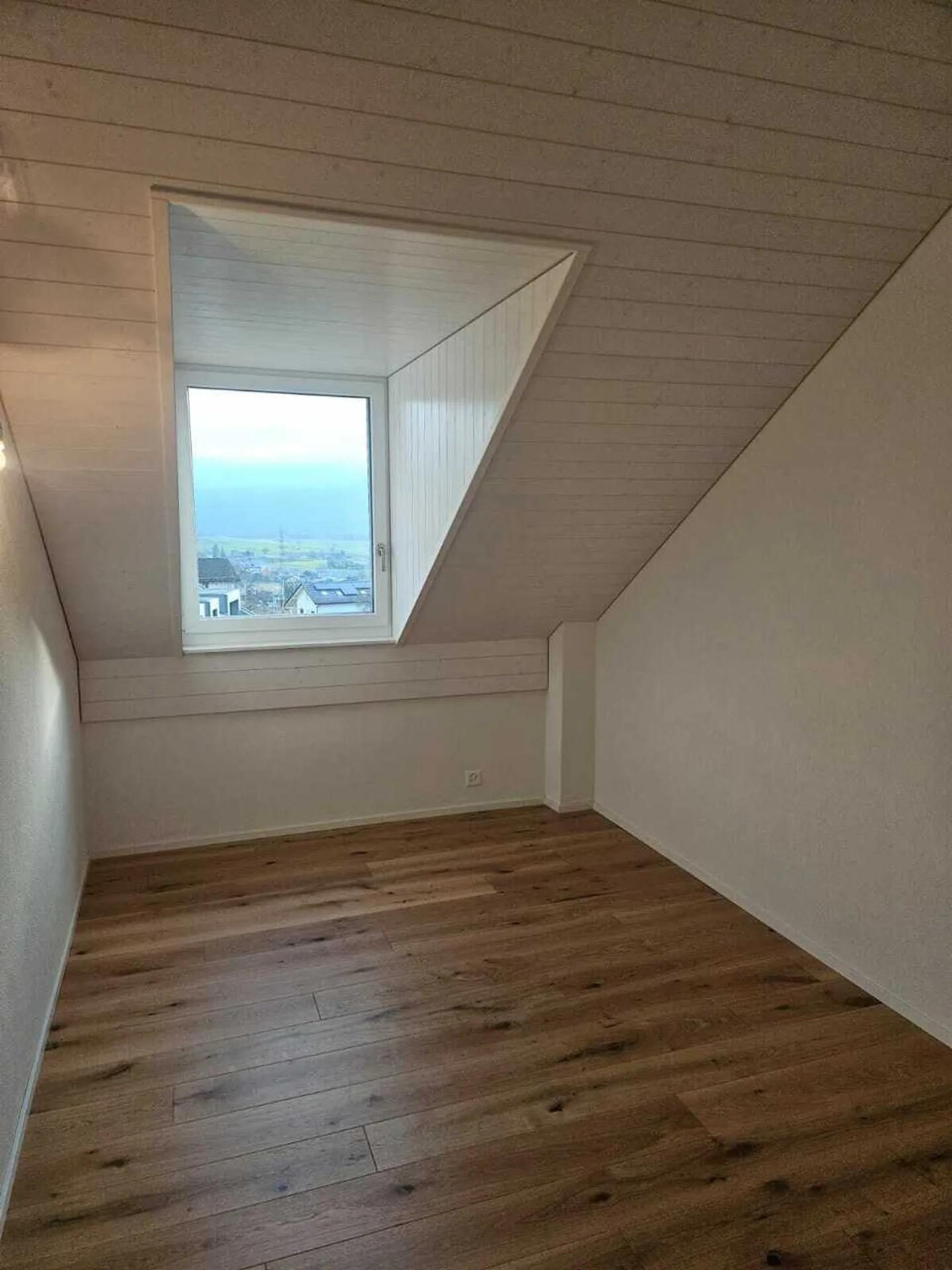 3,5 Zimmer im Dachgeschoss in einer neuen Eigentumswohnung mit großem Balkon - Foto 4 von 10