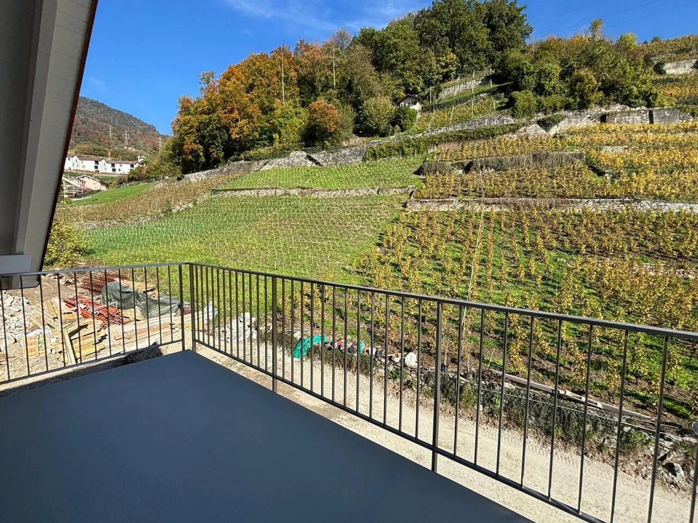 3,5 Zimmer im Dachgeschoss in einer neuen Eigentumswohnung mit großem Balkon - Foto 9 von 10