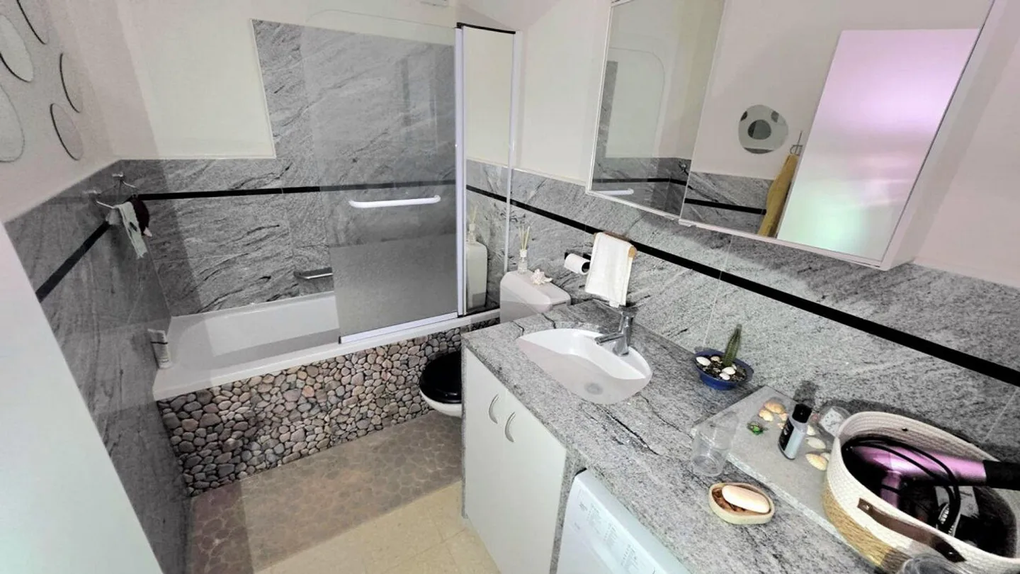 Spazioso Duplex nel cuore di Losone | Ihr geräumiges Refugium im He... - Foto 9 di 10
