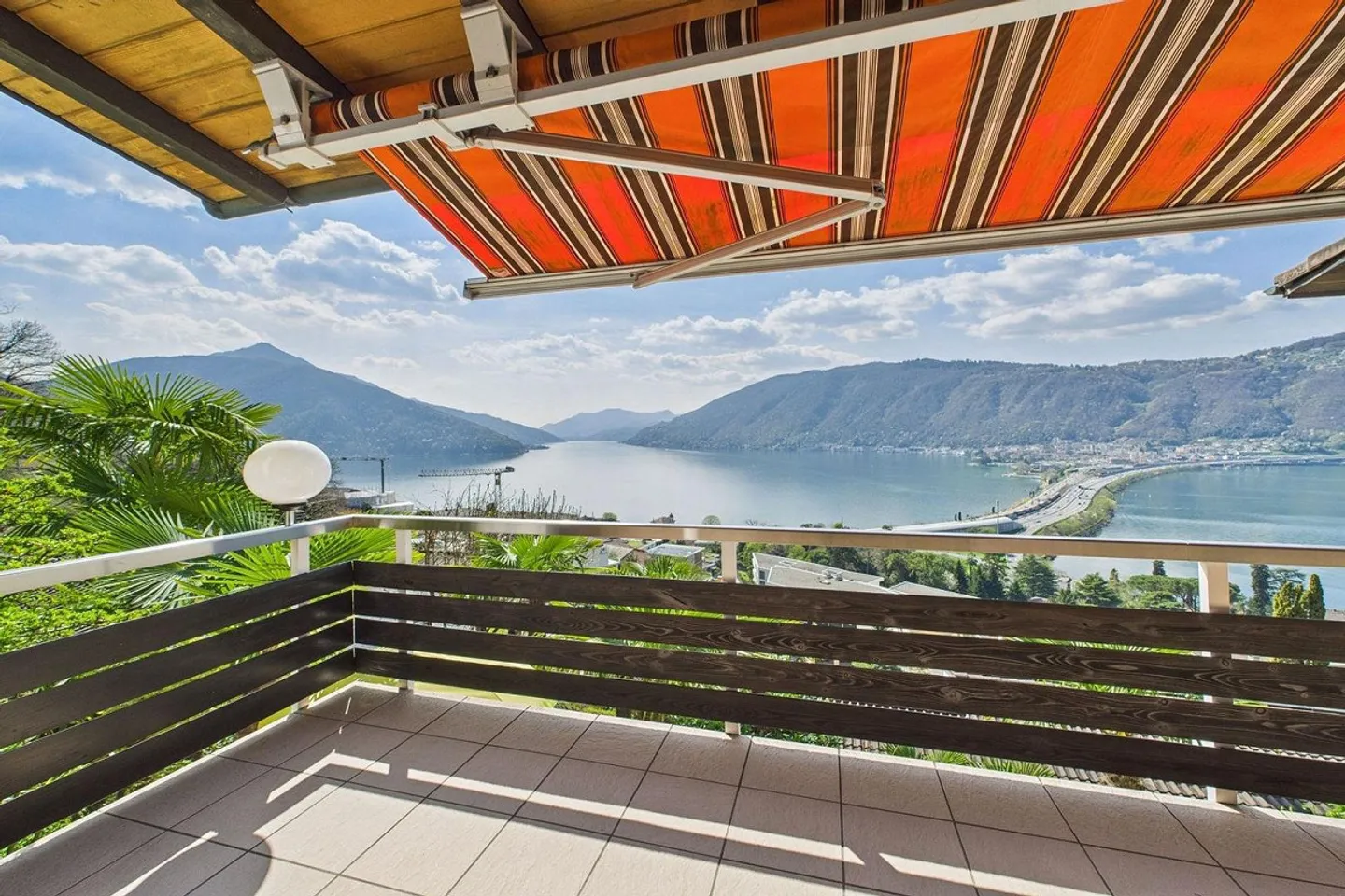 Bissone - Un véritable bijou avec vue panoramique à 180° - Photo 1 sur 13