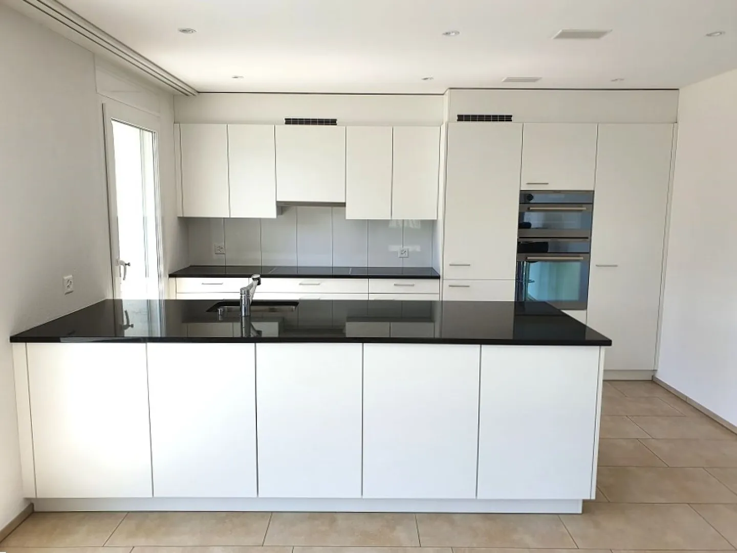 Stylish 4 1/2 room apartment seeks new tenant - Photo 2 of 13