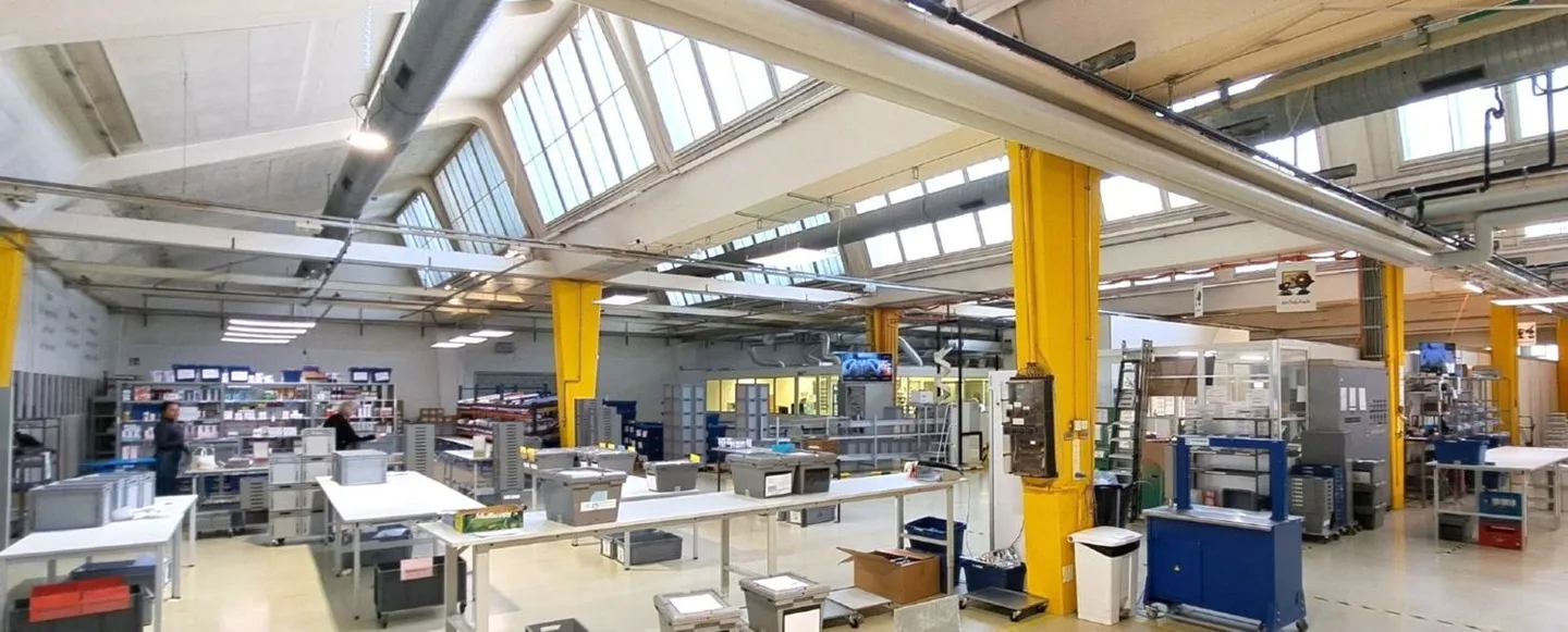 Industrial/Commercial Space 2'115m2 plus Office, Ancillary Areas + Parking Spaces - Photo 1 of 6