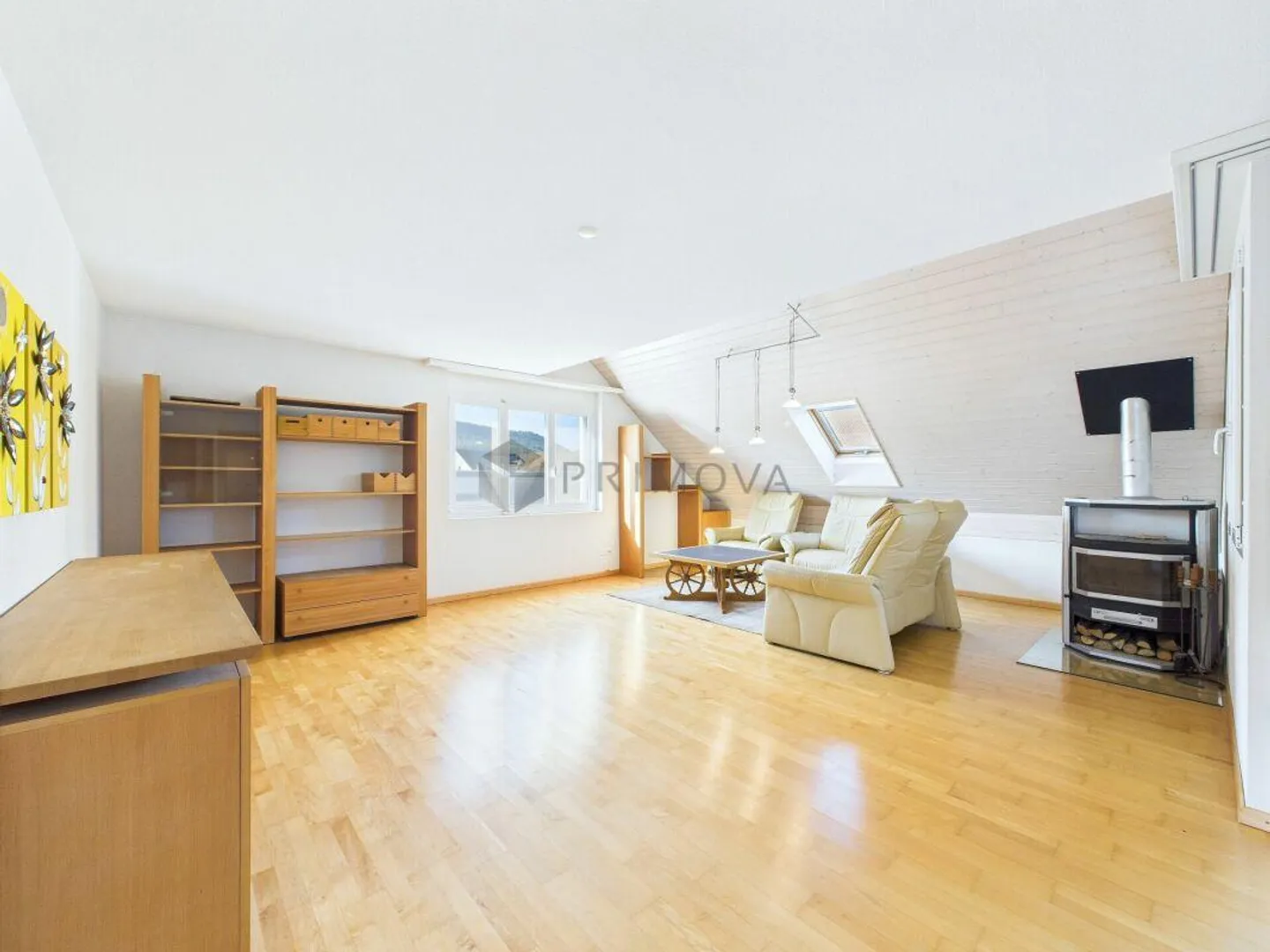 Two floors, one decision: move in! - Photo 2 of 13