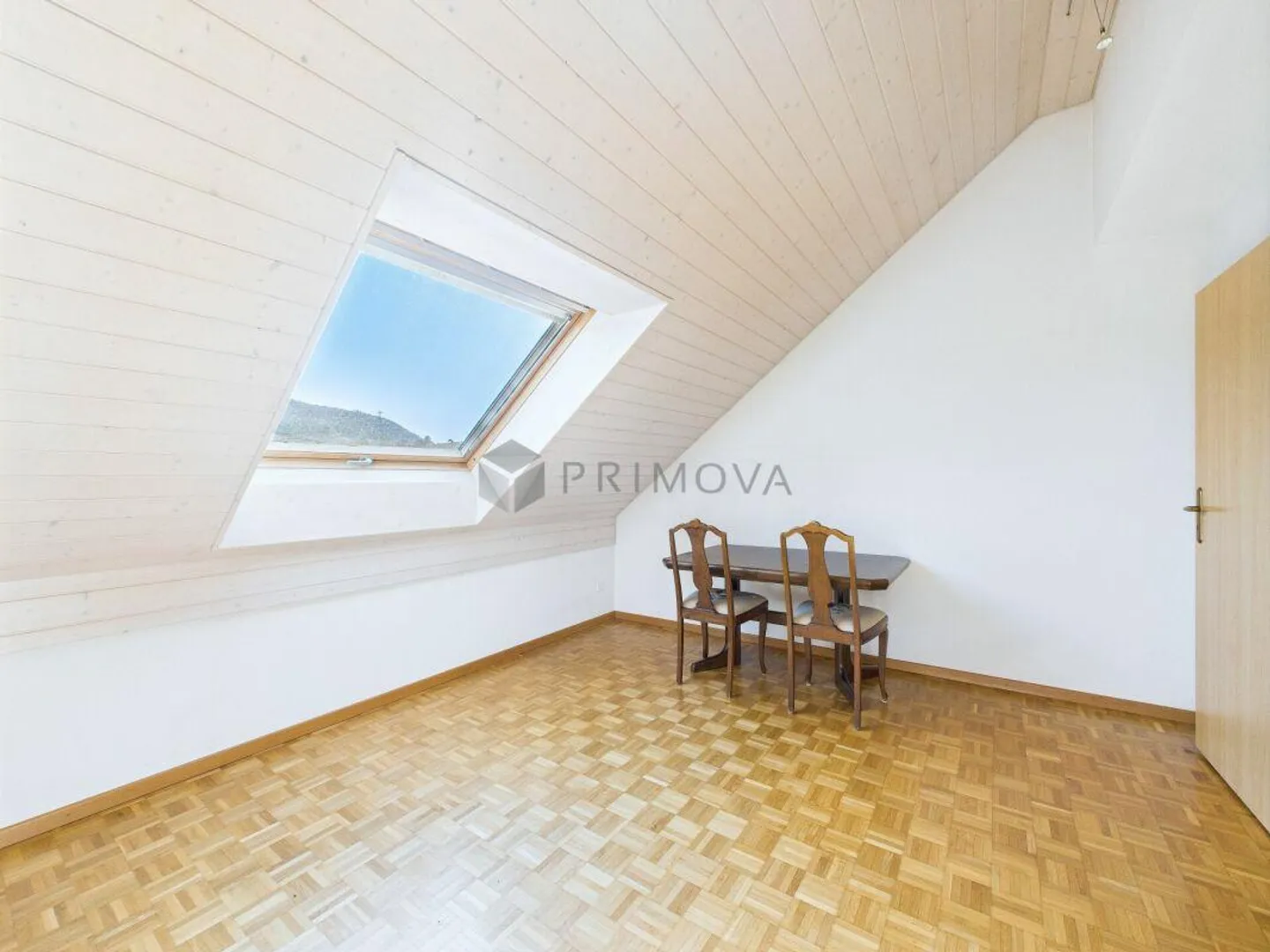 Two floors, one decision: move in! - Photo 4 of 13