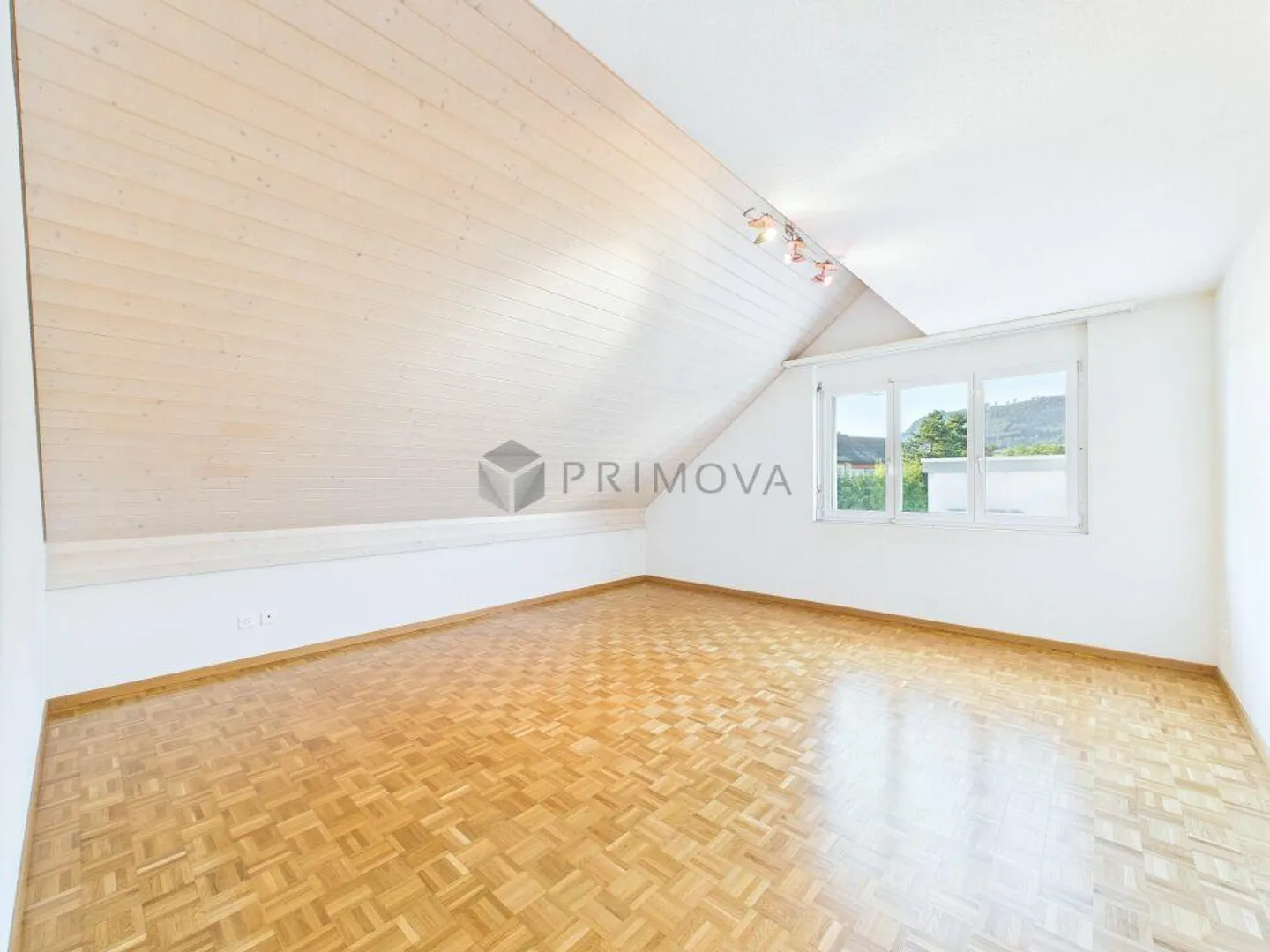 Two floors, one decision: move in! - Photo 6 of 13