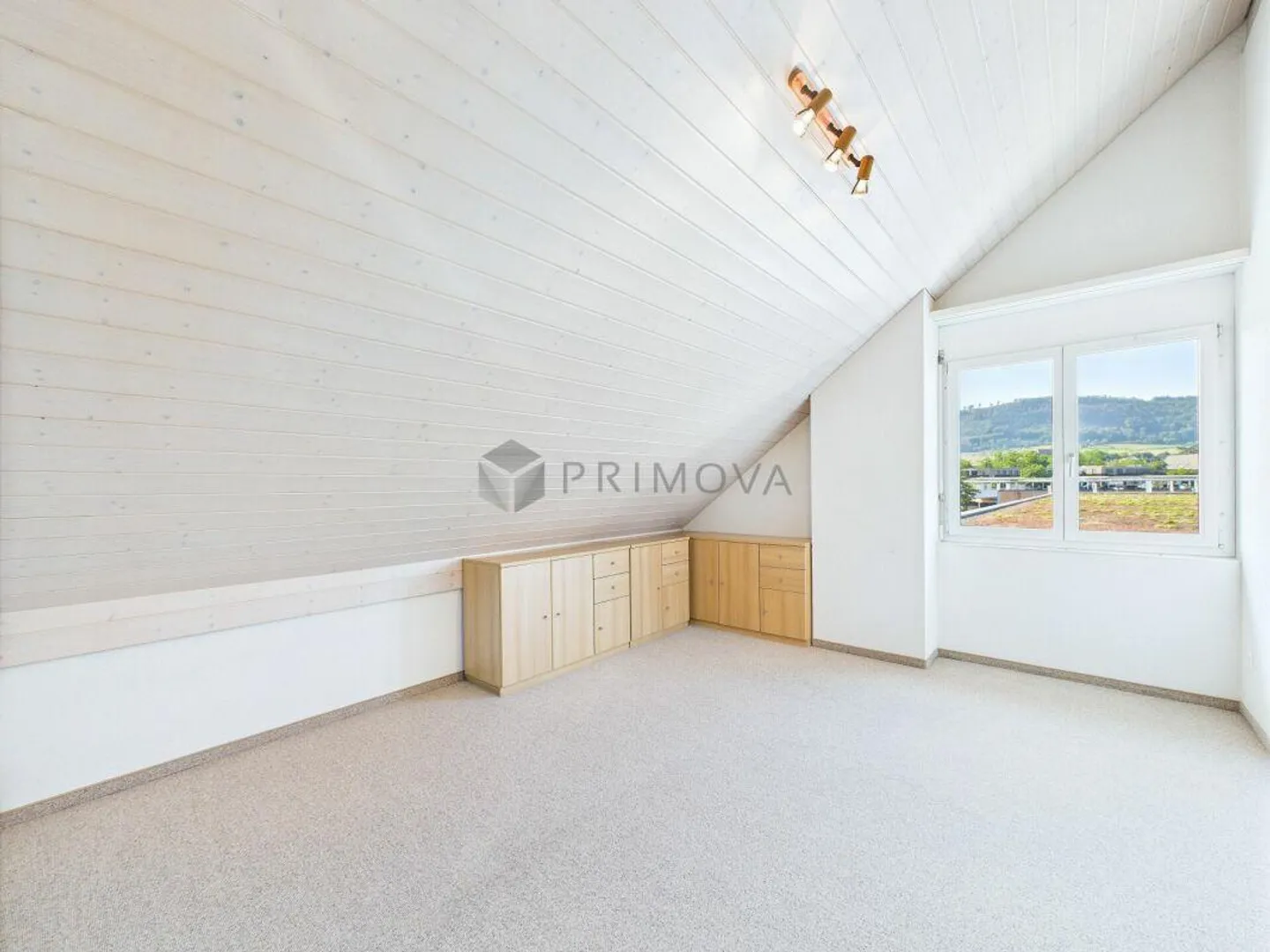 Two floors, one decision: move in! - Photo 7 of 13