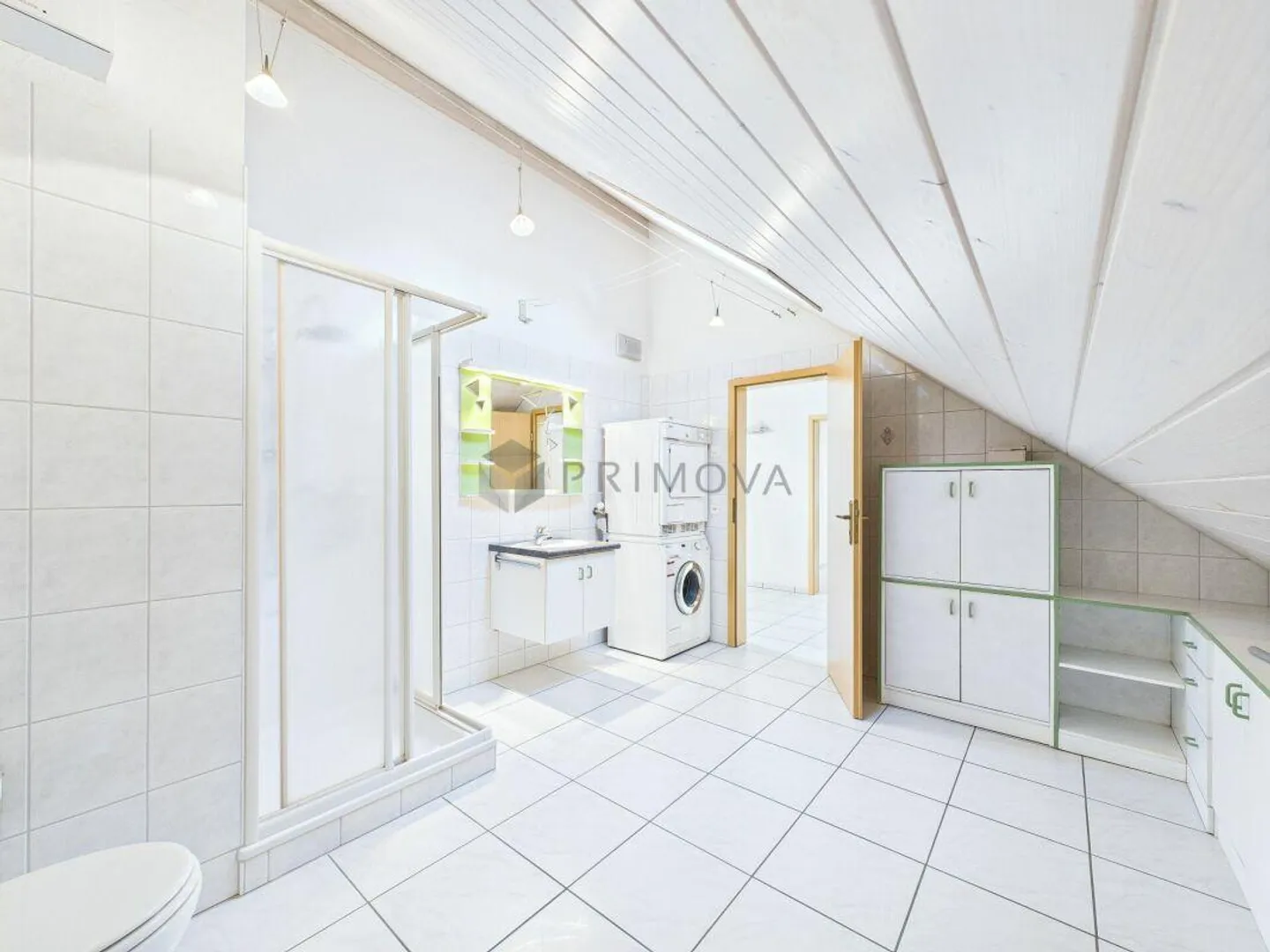 Two floors, one decision: move in! - Photo 11 of 13