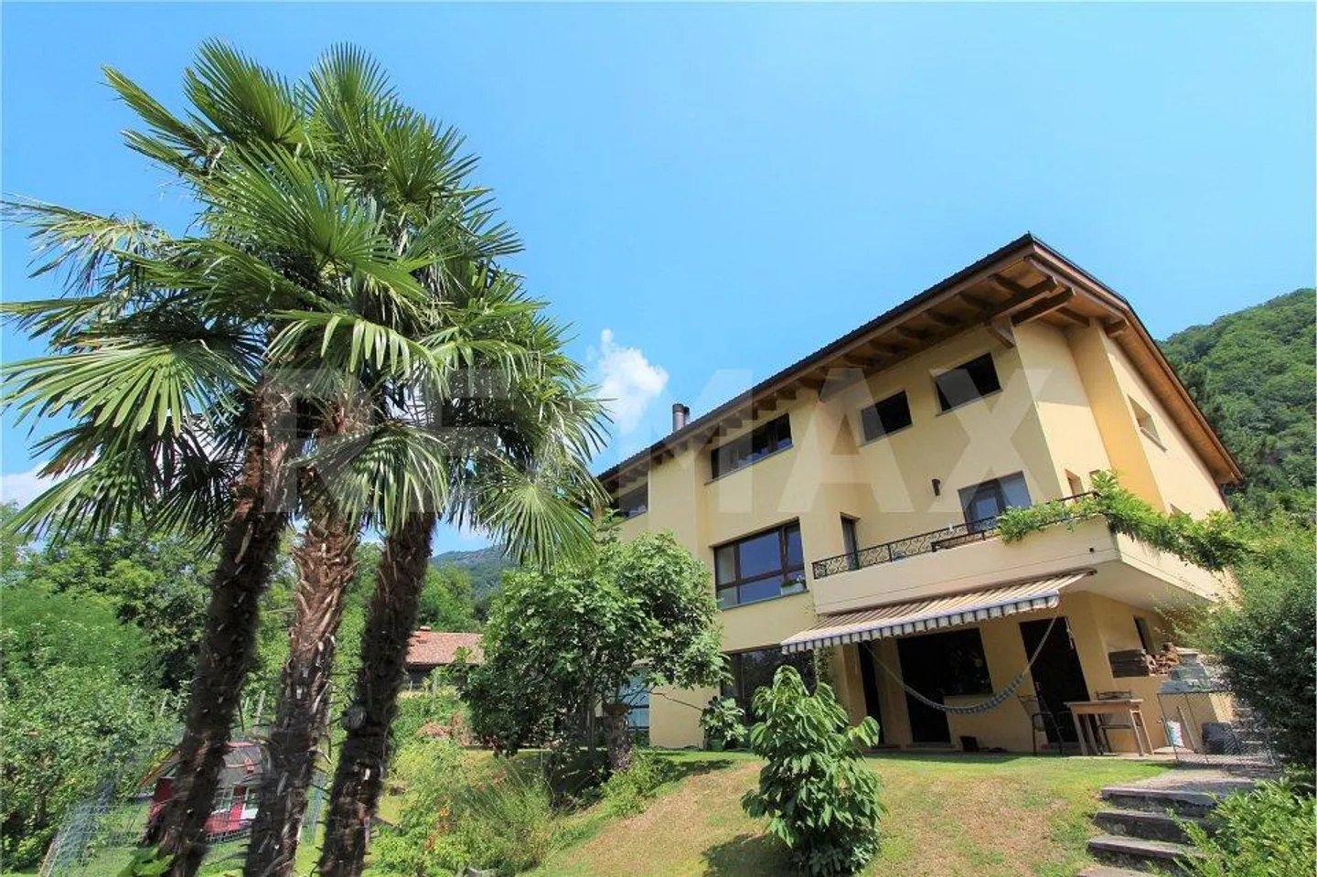 Geräumiges Einfamilienhaus im Grünen - Foto 1 von 13