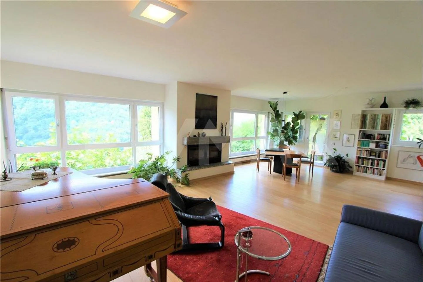 Geräumiges Einfamilienhaus im Grünen - Foto 5 von 13