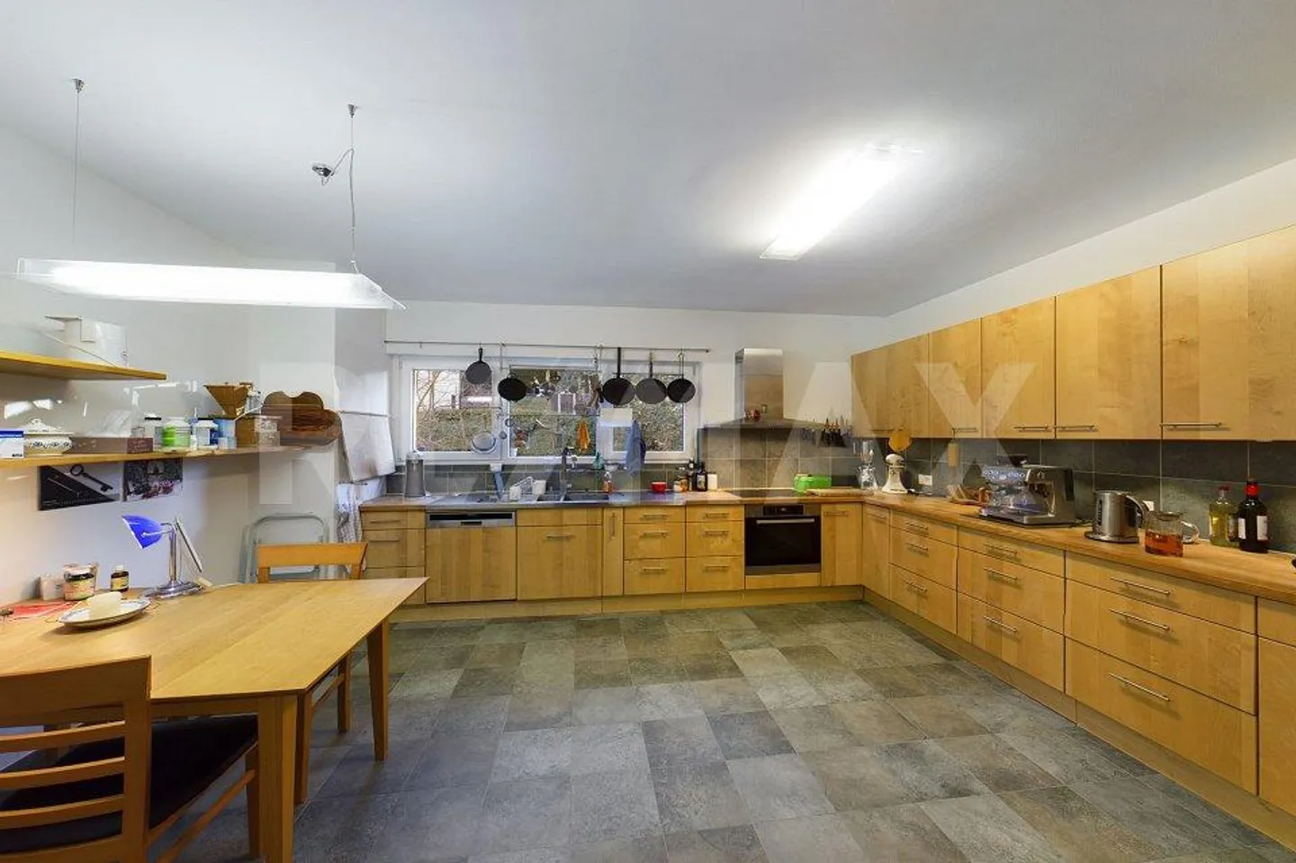 Geräumiges Einfamilienhaus im Grünen - Foto 7 von 13