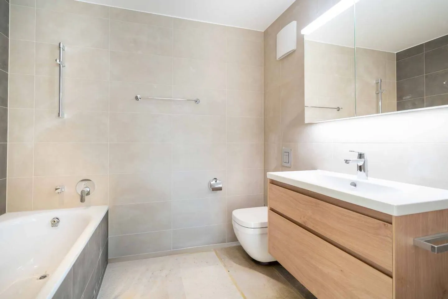 HERZSTOPPENDE SCHÖNHEIT MAGNIFIKANTE 3,5 ZIMMER NEU MIT GARTEN - Foto 8 von 8