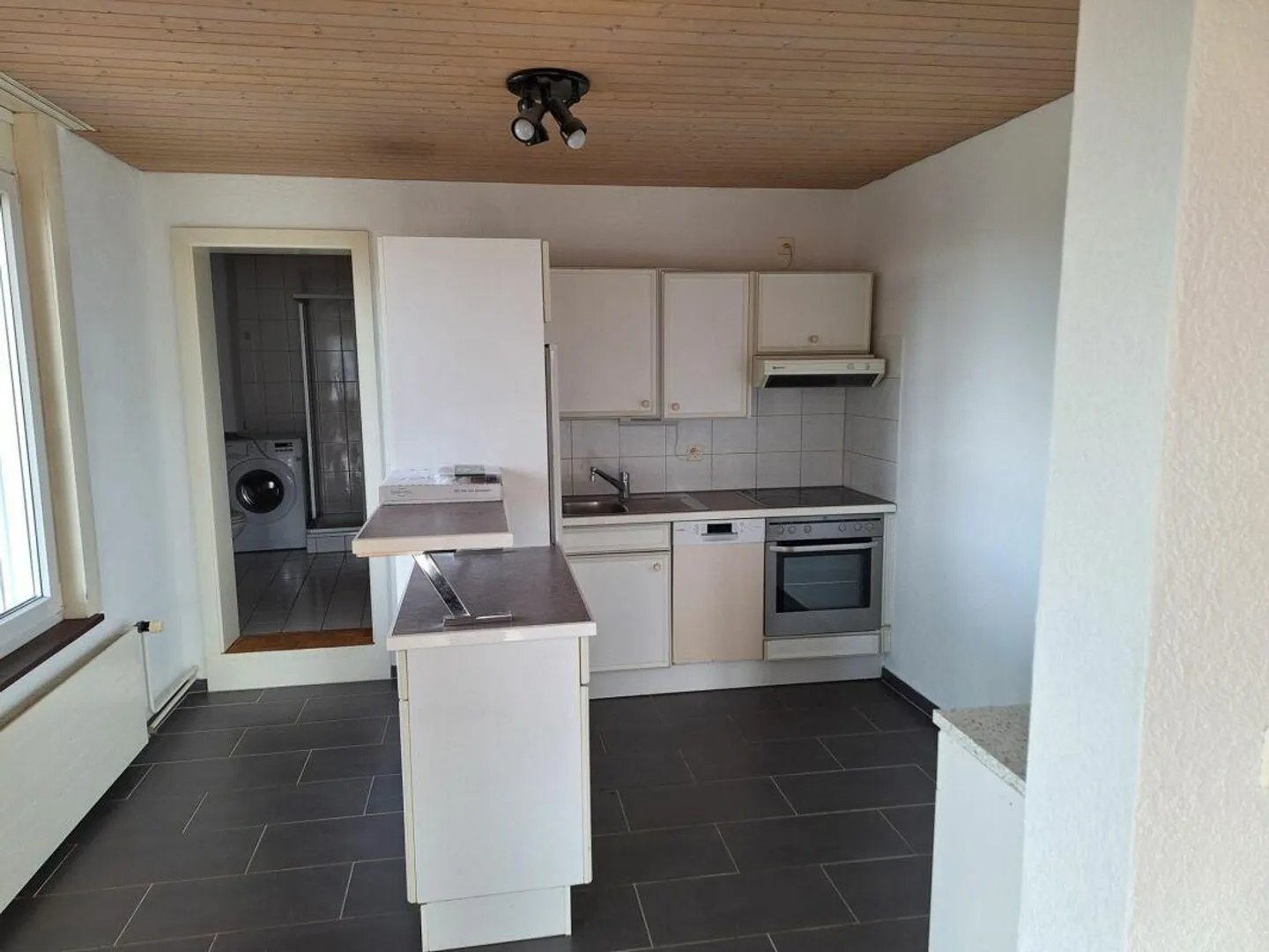 Bright spacious 3.5 room apartment - Photo 1 of 9