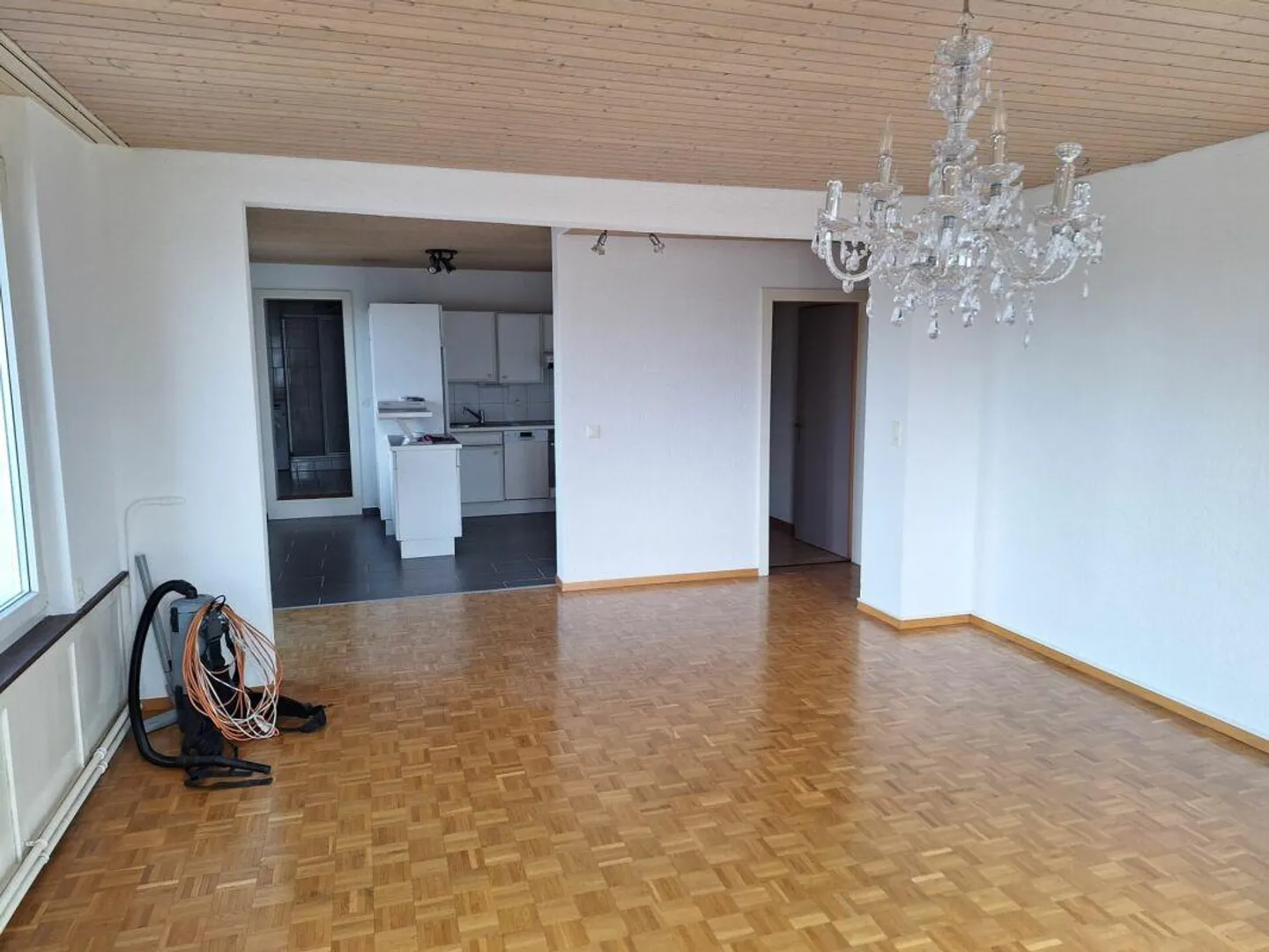Bright spacious 3.5 room apartment - Photo 2 of 9