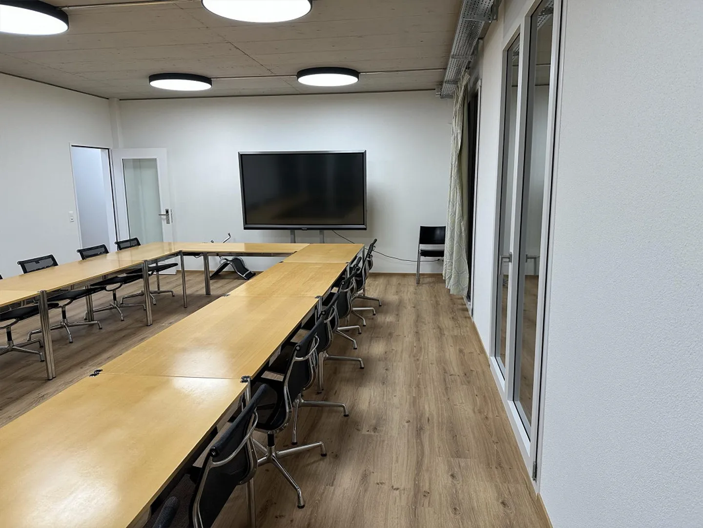 Meeting Room for Rent - 22 Seats by the Day or Half-Day - Photo 1 of 8