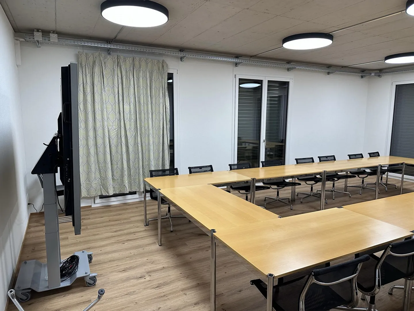 Meeting Room for Rent - 22 Seats by the Day or Half-Day - Photo 3 of 8