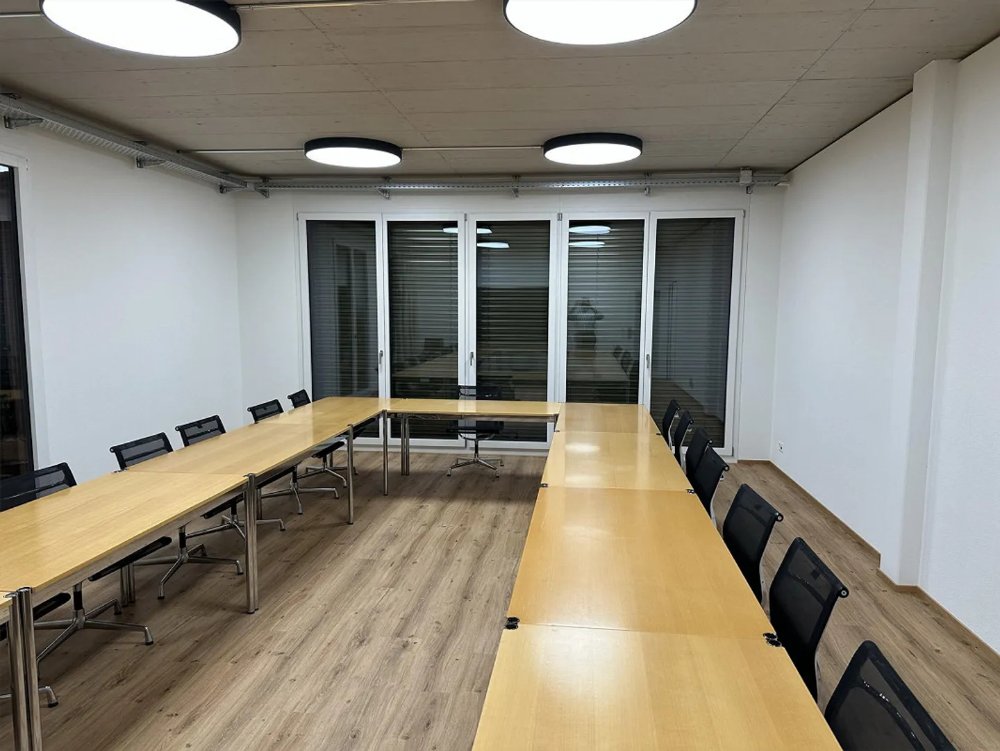 Meeting Room for Rent - 22 Seats by the Day or Half-Day - Photo 4 of 8