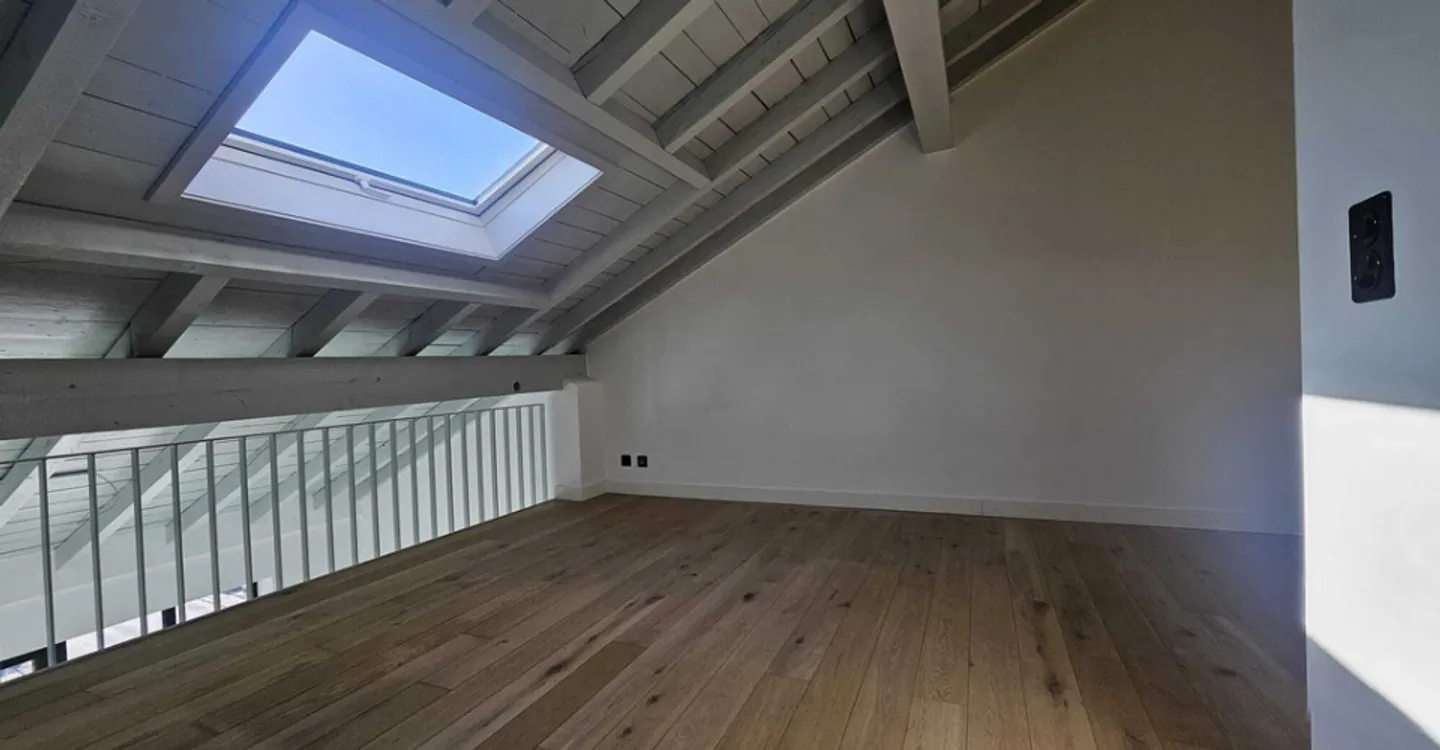 2.5-room apartment with mezzanine - Lausanne - Photo 3 of 4