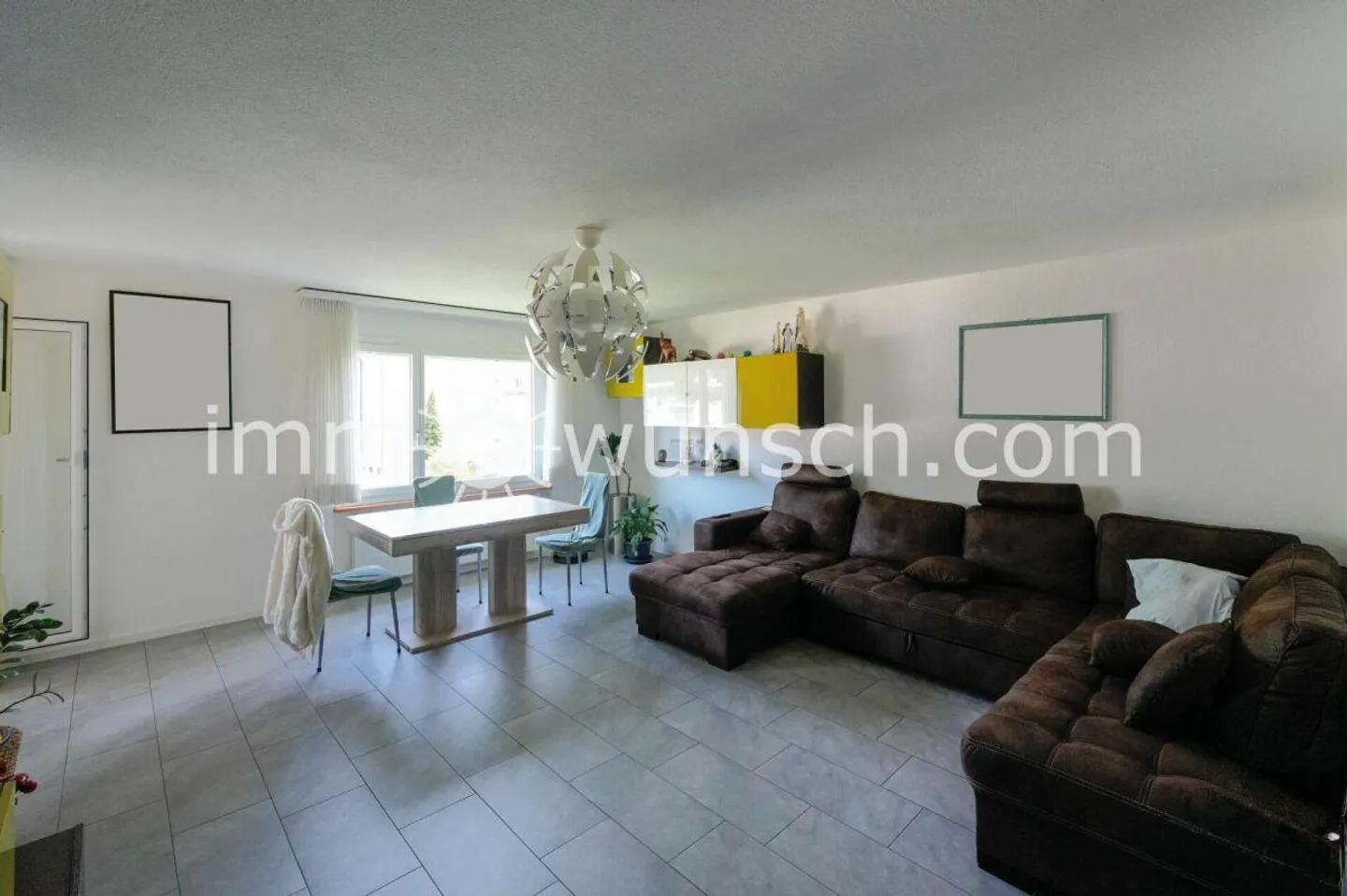 Appartement lumineux de 4 ½ pièces avec balcon, belle vue sur les montagnes et place de parking - Photo 2 sur 10