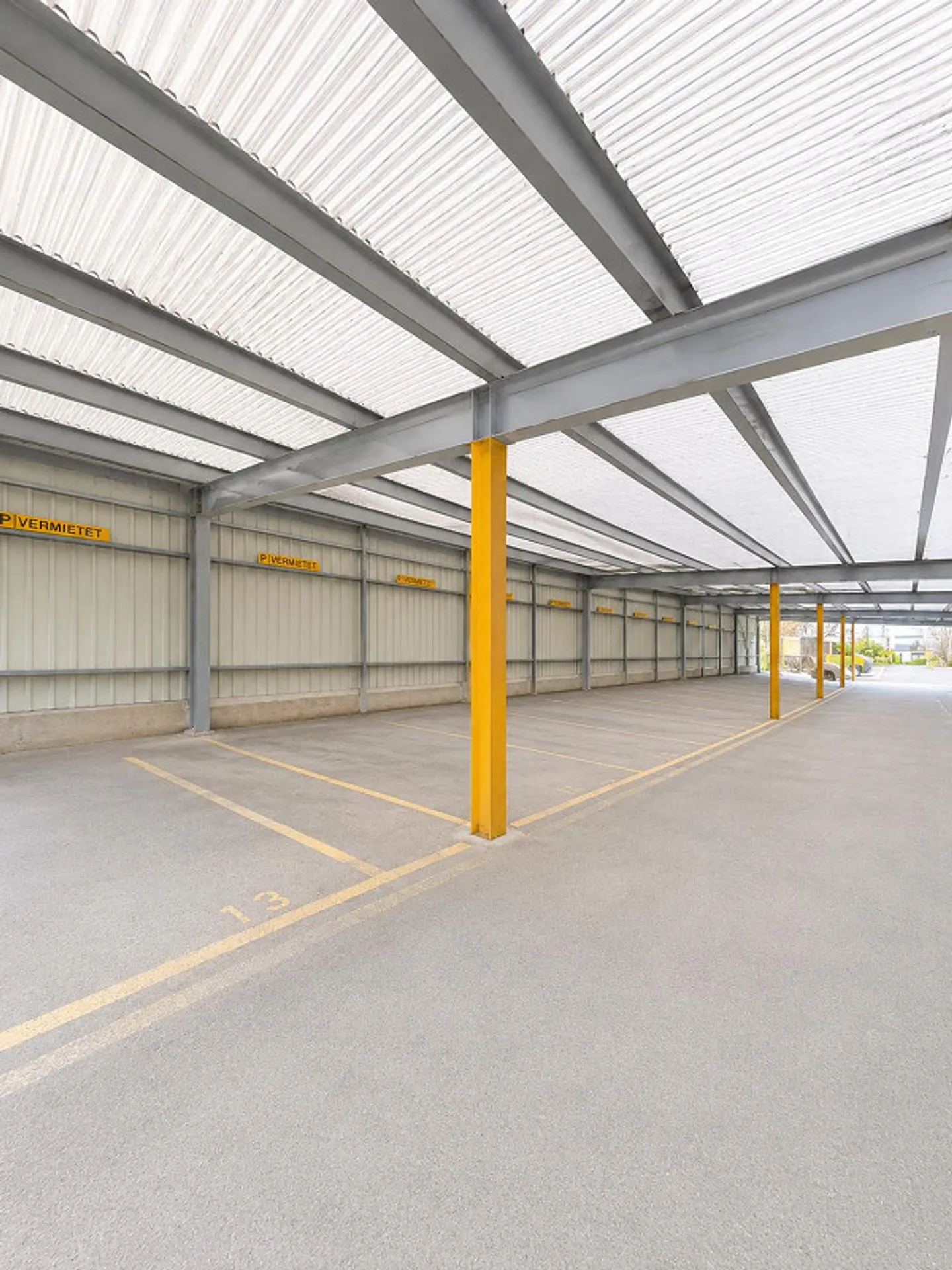 Überdachter Aussenparkplatz an zentraler Lage in Schlieren zu vermieten - Foto 1 von 3