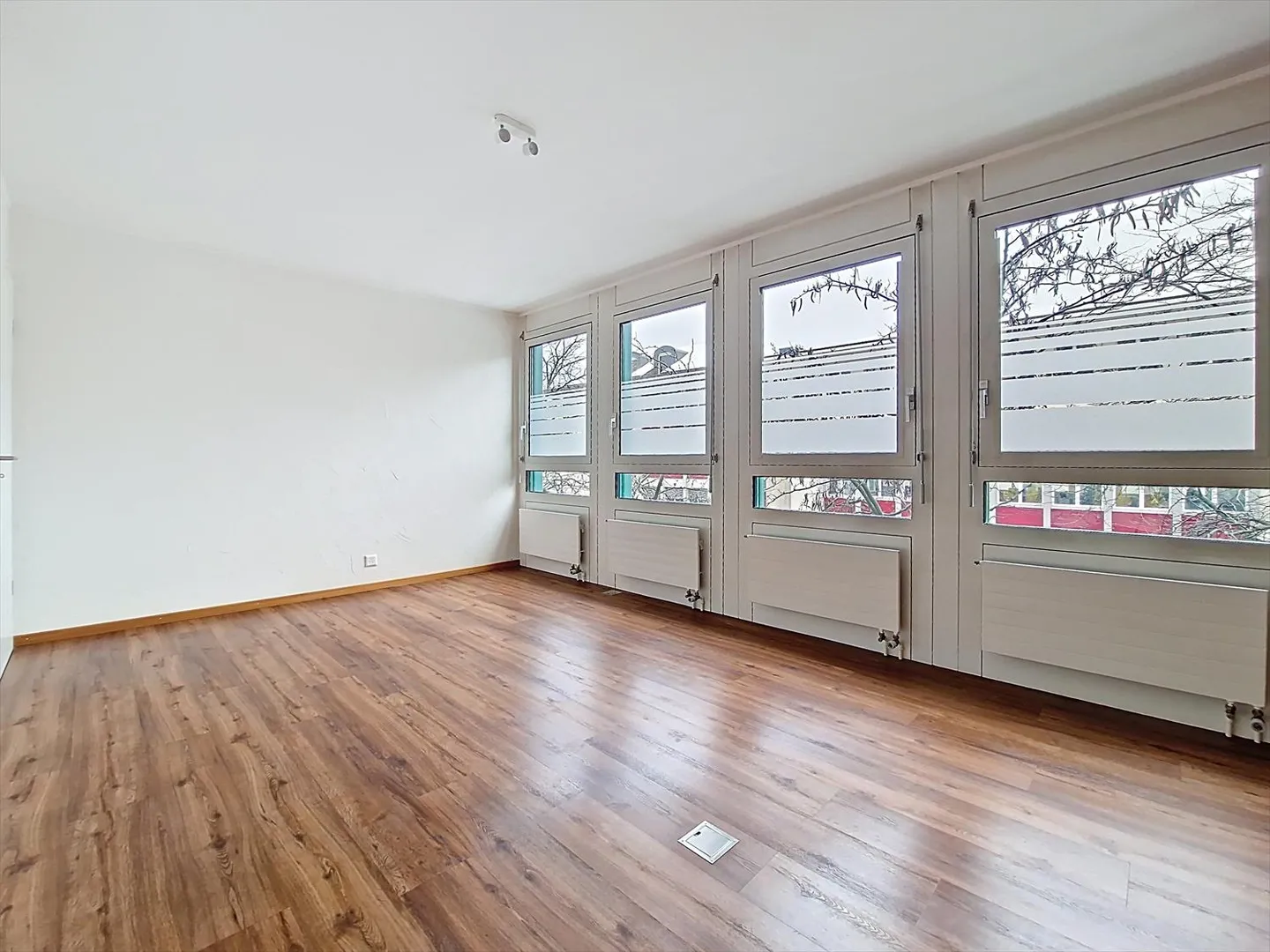 Sion, 3.5-room office in the city center near Place du Midi - Photo 1 of 11