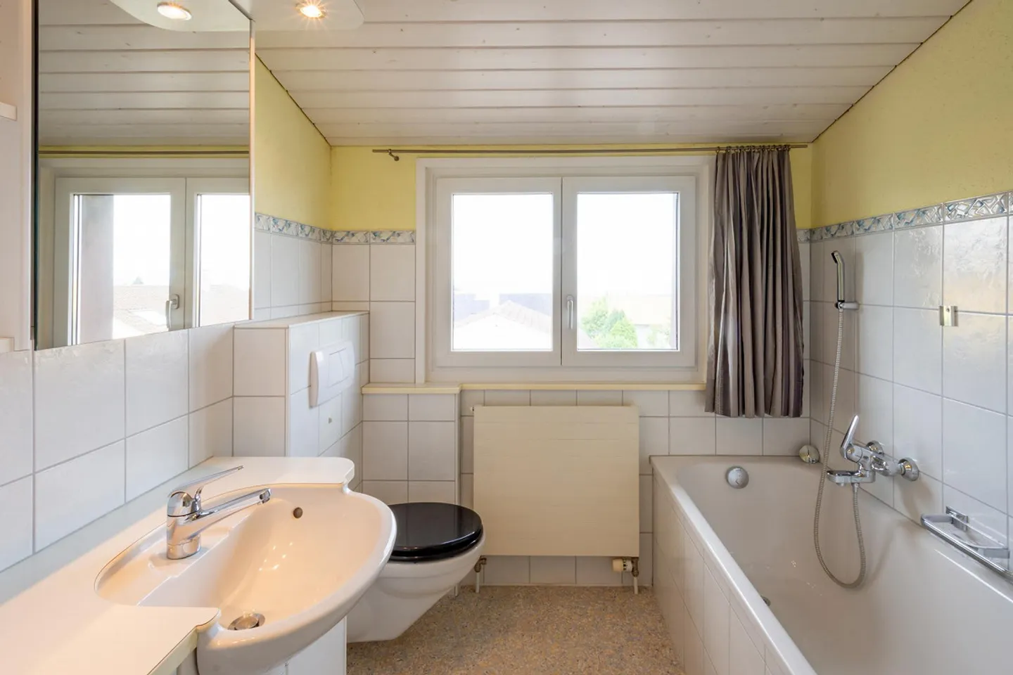 Wohnhaus mit Einliegerwohnung und wildromantischem Garten - Foto 17 von 20