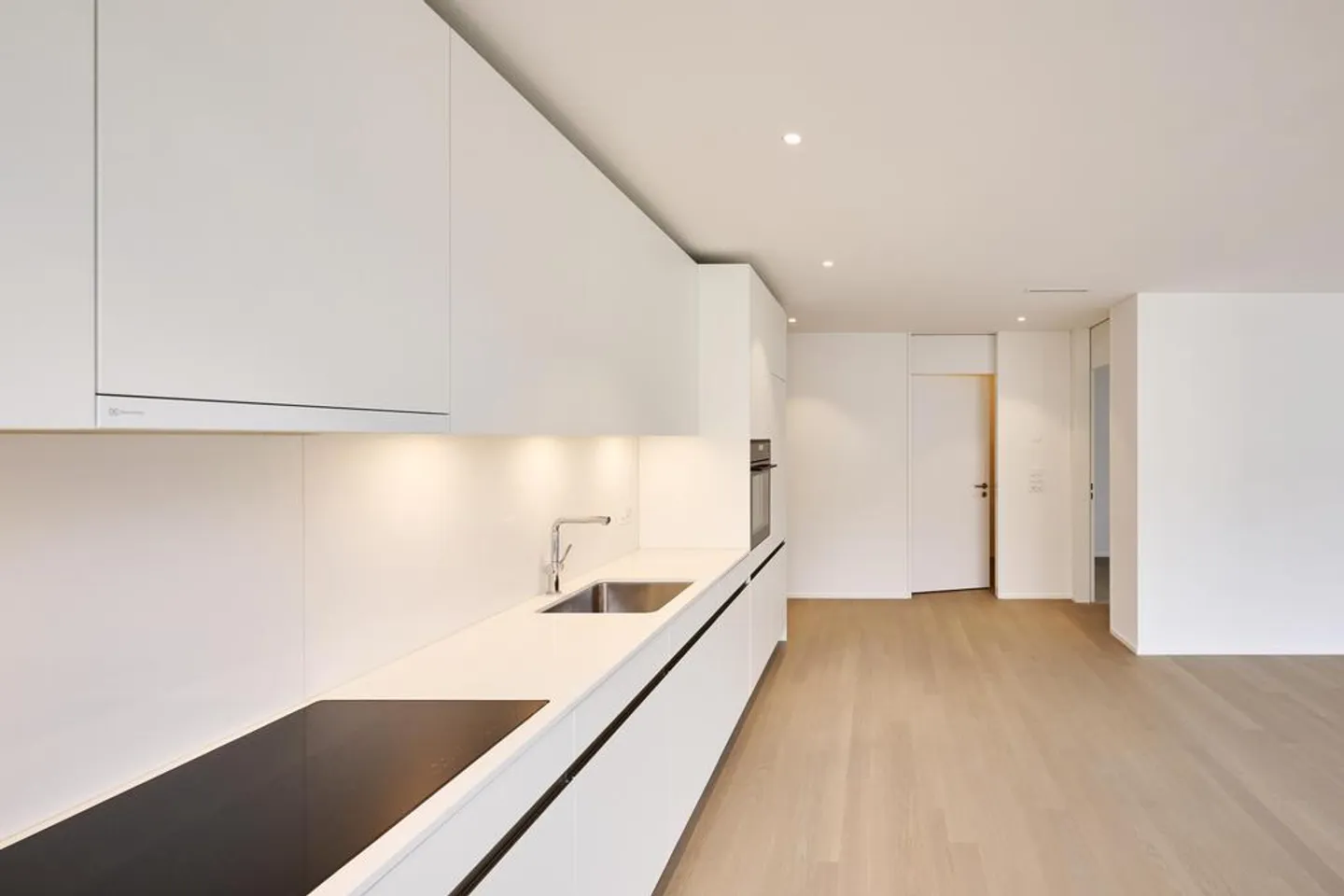 Bell'appartamento in una zona residenziale tranquilla a Zurigo-Seebach in affitto - Foto 3 di 5