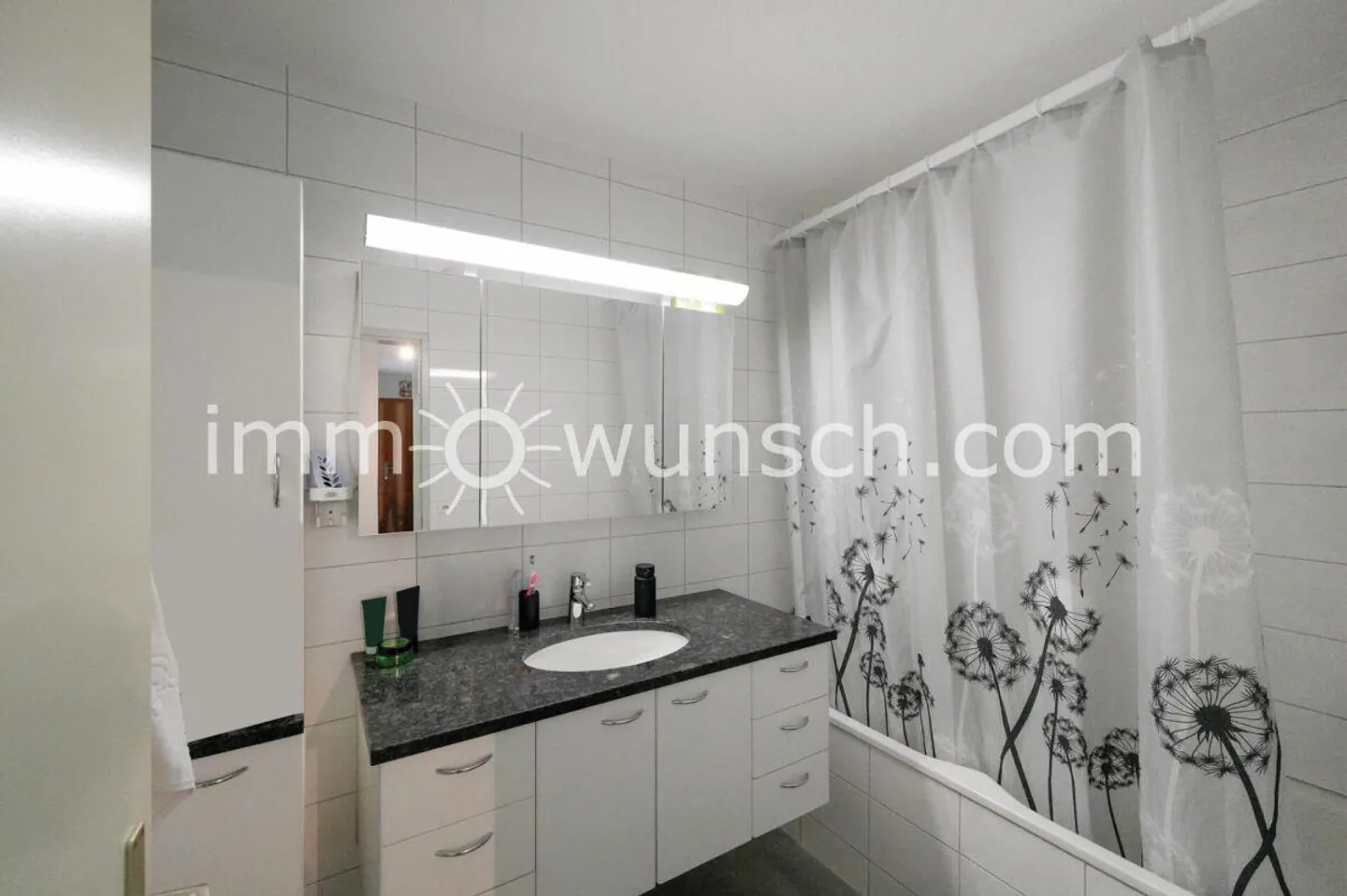 Appartement lumineux de 4 ½ pièces avec balcon, belle vue sur les montagnes et place de parking - Photo 7 sur 10