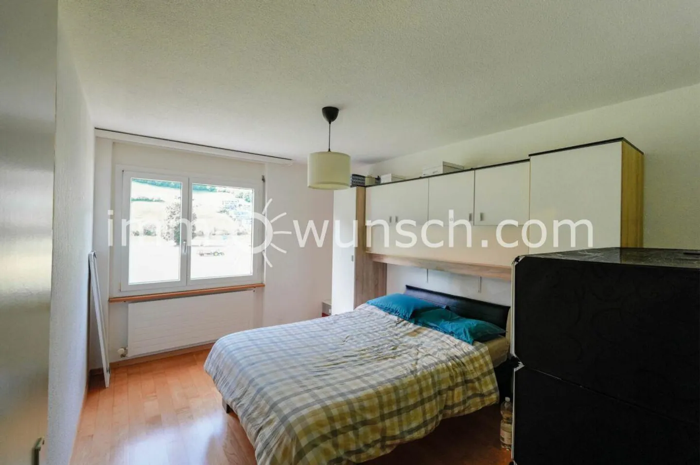 Appartement lumineux de 4 ½ pièces avec balcon, belle vue sur les montagnes et place de parking - Photo 9 sur 10