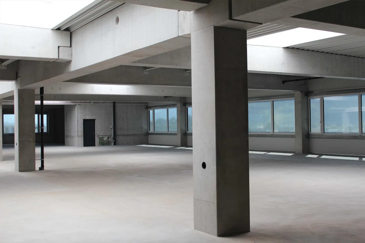 Spazi di produzione e commerciali moderni in una posizione comoda - - Foto 3 di 9