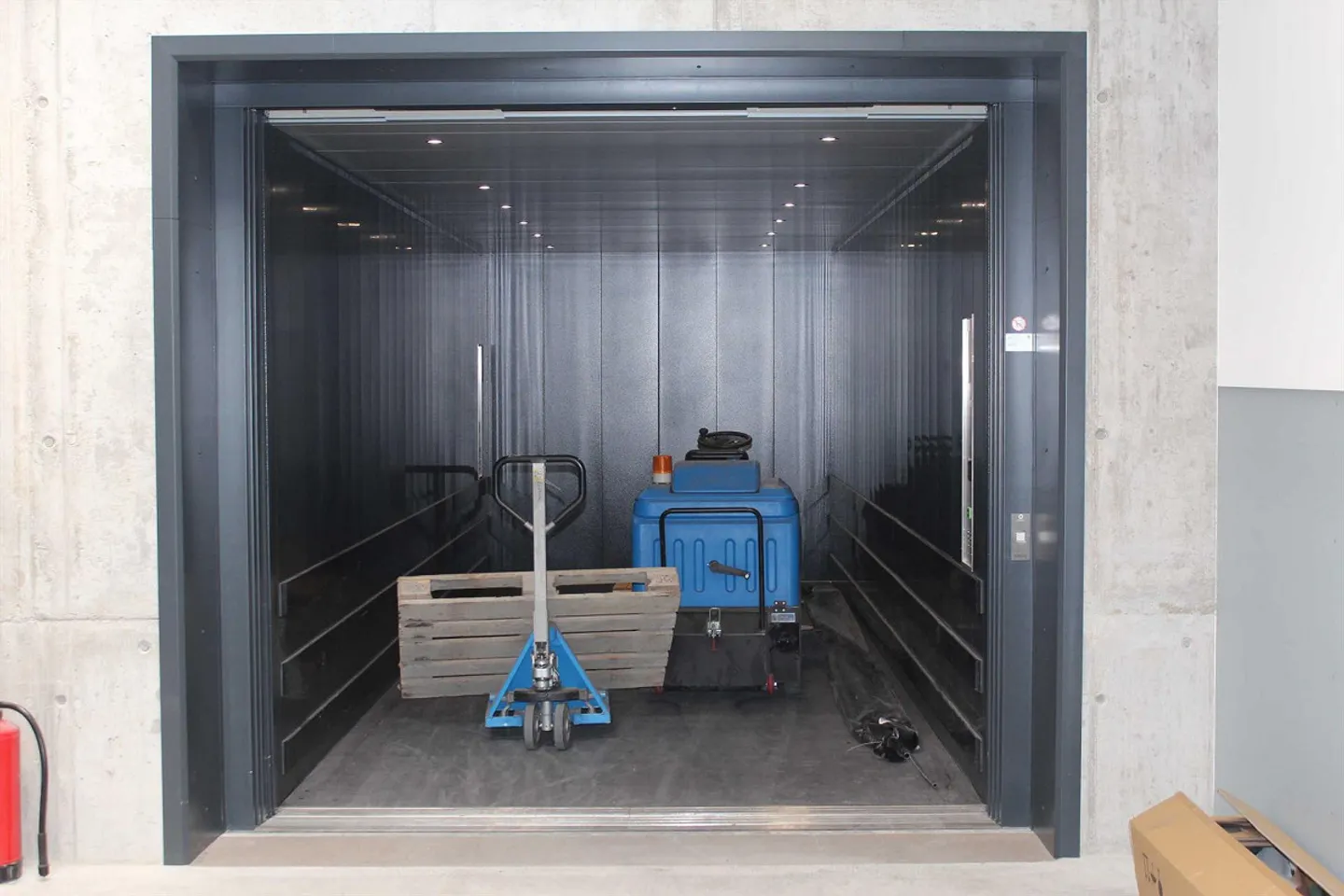 Spazi di produzione e commerciali moderni in una posizione comoda - - Foto 4 di 9