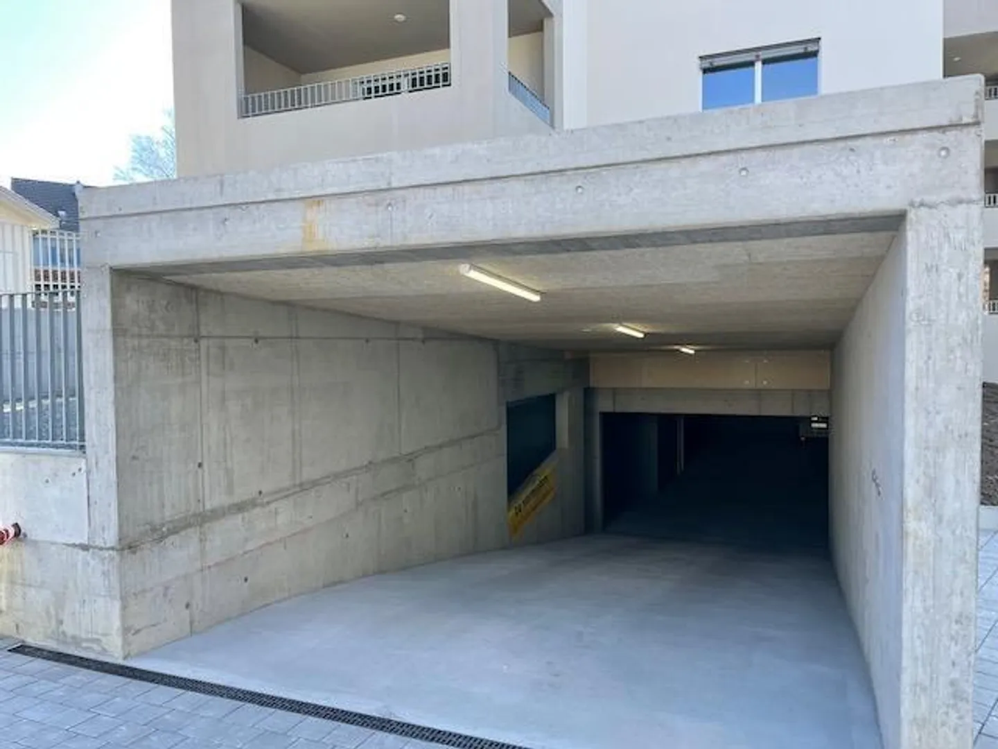 Einstellplatz in Tiefgarage zu vermieten - Foto 1 von 2