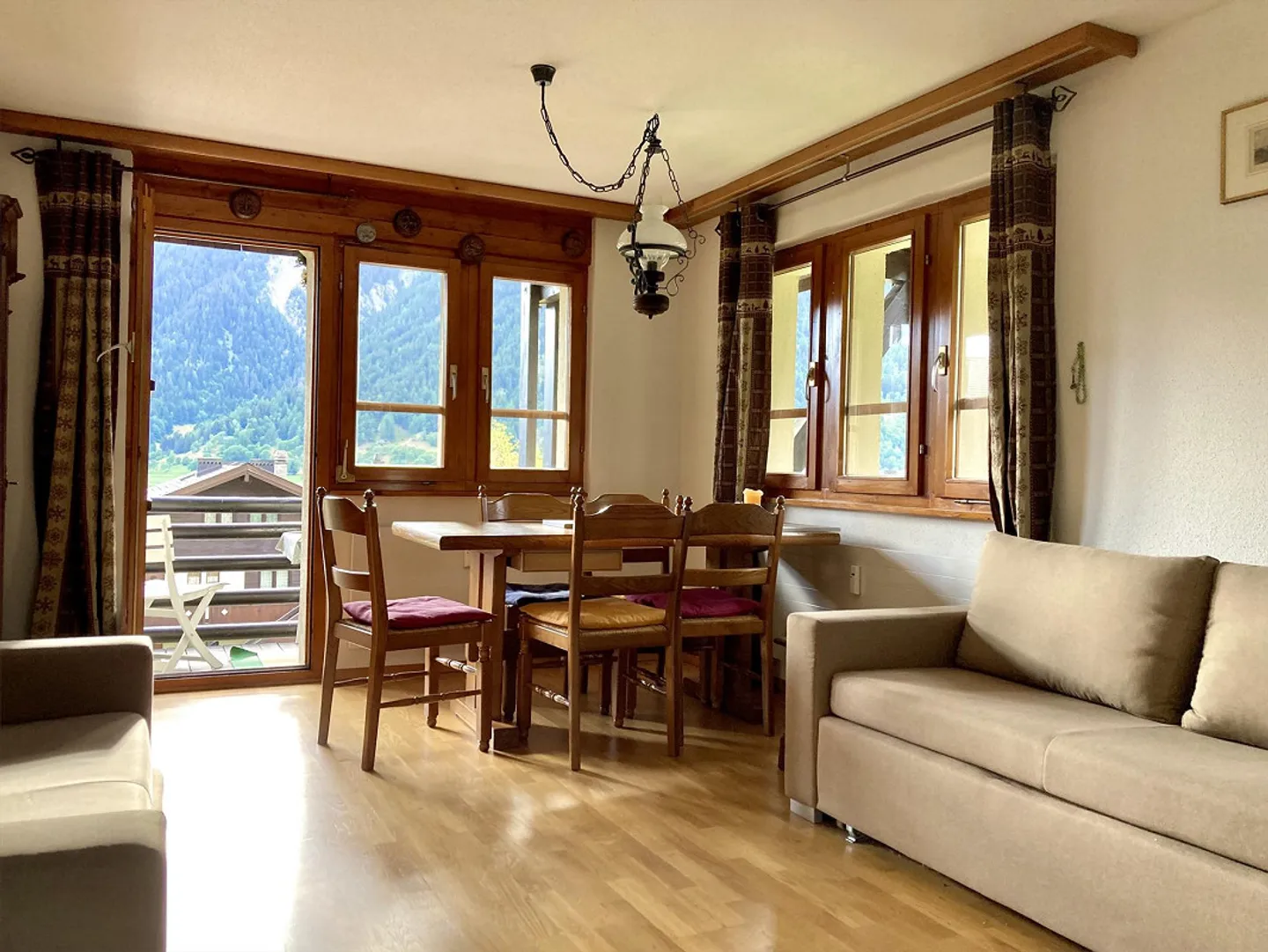 Appartamento angolare luminoso con balcone sud-ovest - Foto 1 di 12