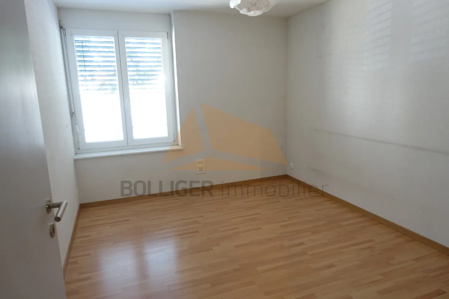 Modern Apartment Near City Center - Photo 5 of 12