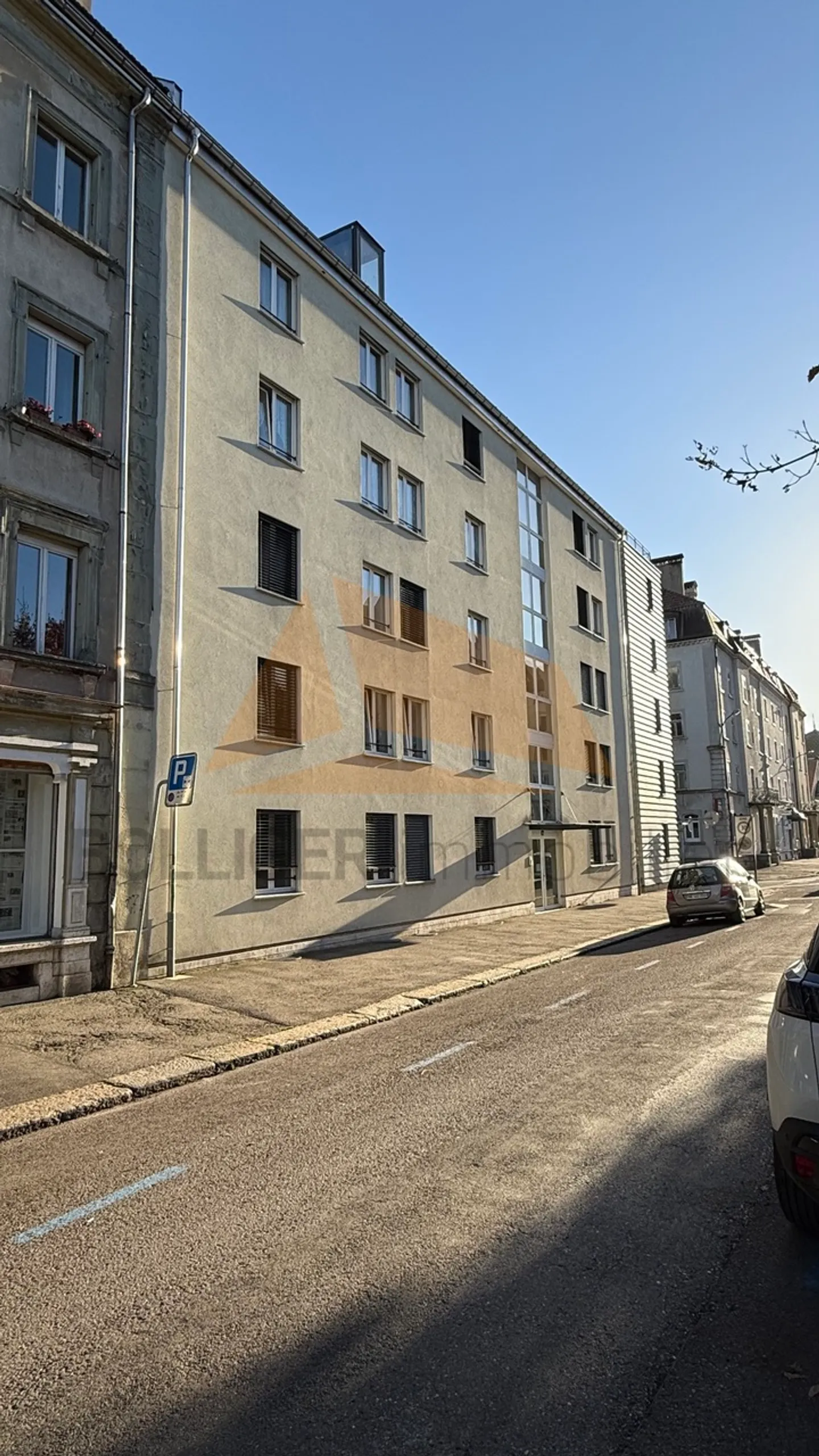 Modern Apartment Near City Center - Photo 3 of 12