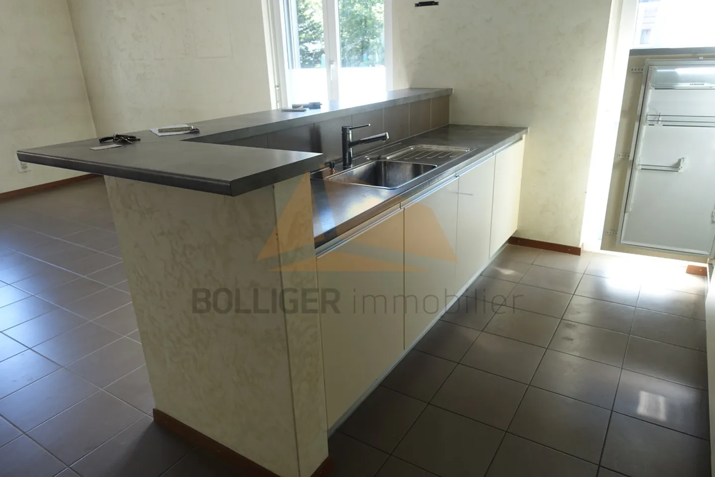 Modern Apartment Near City Center - Photo 9 of 12