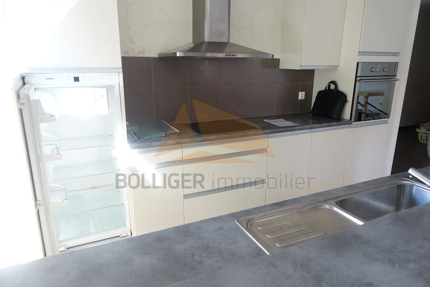 Modern Apartment Near City Center - Photo 10 of 12