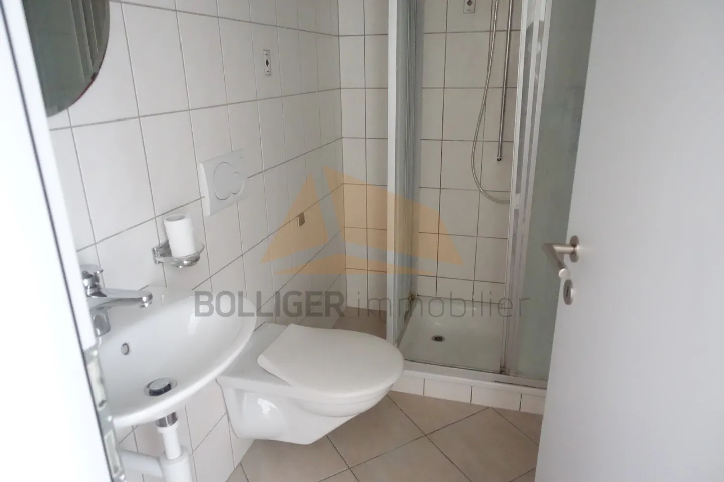 Modern Apartment Near City Center - Photo 12 of 12