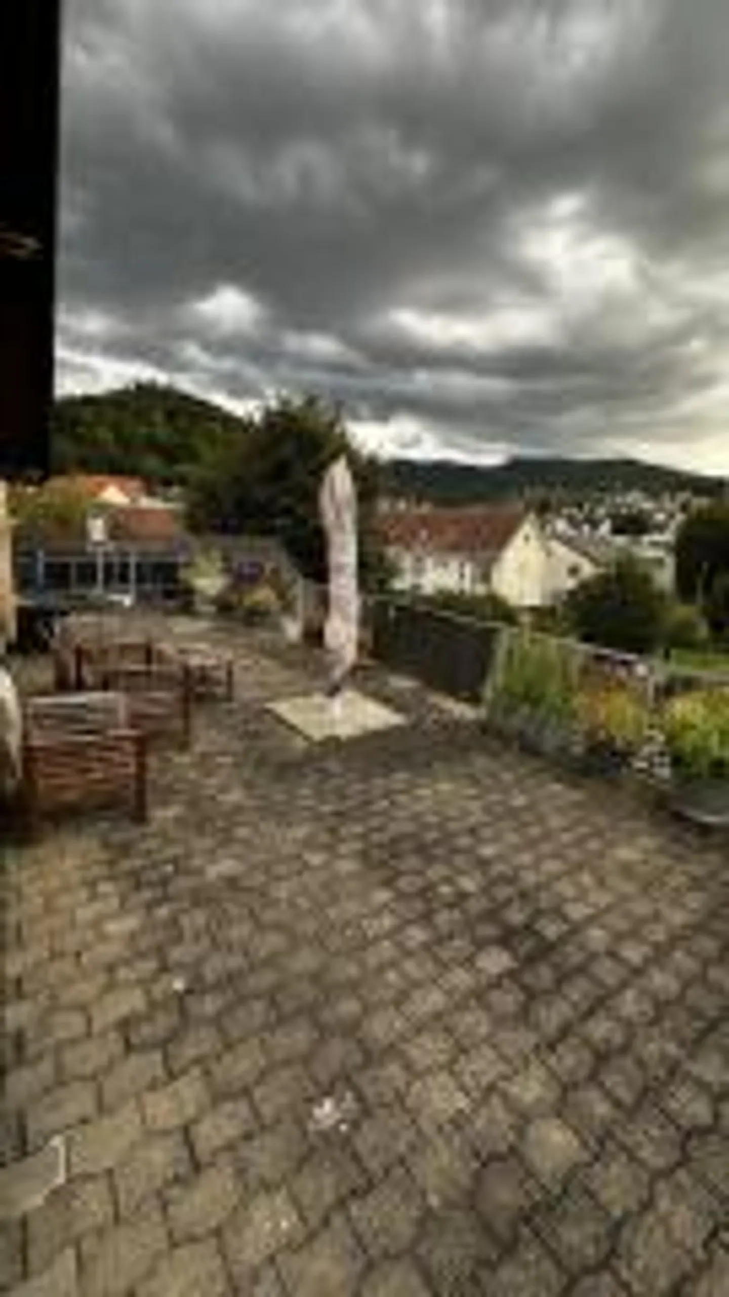 Appartement 2,5 pièces avec grande terrasse - Photo 1 sur 8
