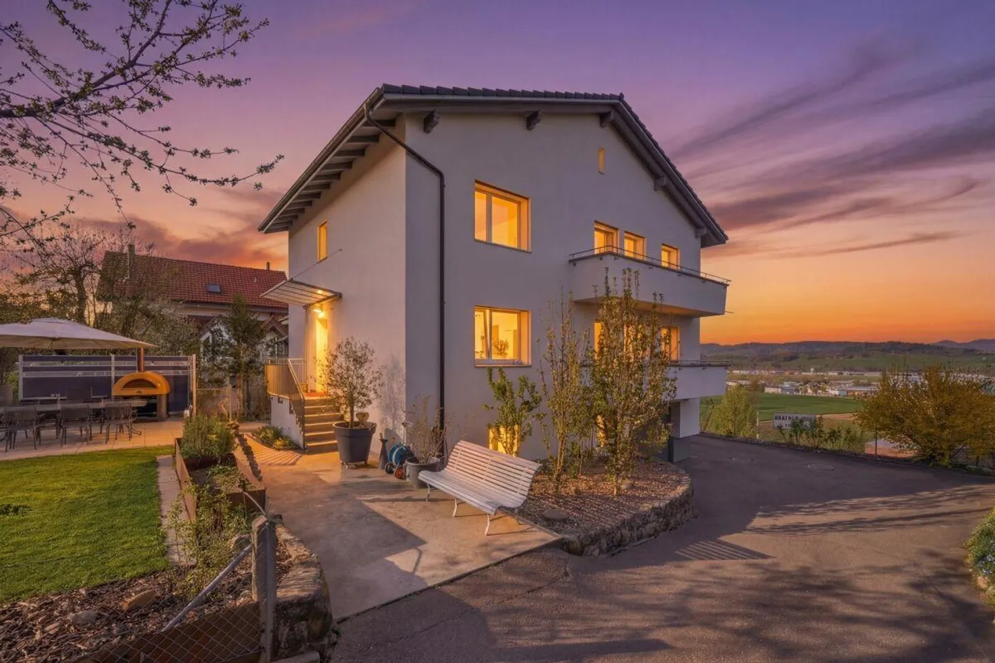 Expérience de vie exclusive avec vue : Merveille d'espace modernisée à Belp - Photo 1 sur 13