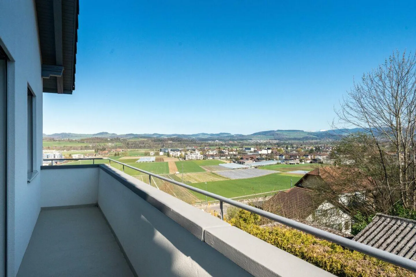 Expérience de vie exclusive avec vue : Merveille d'espace modernisée à Belp - Photo 11 sur 13
