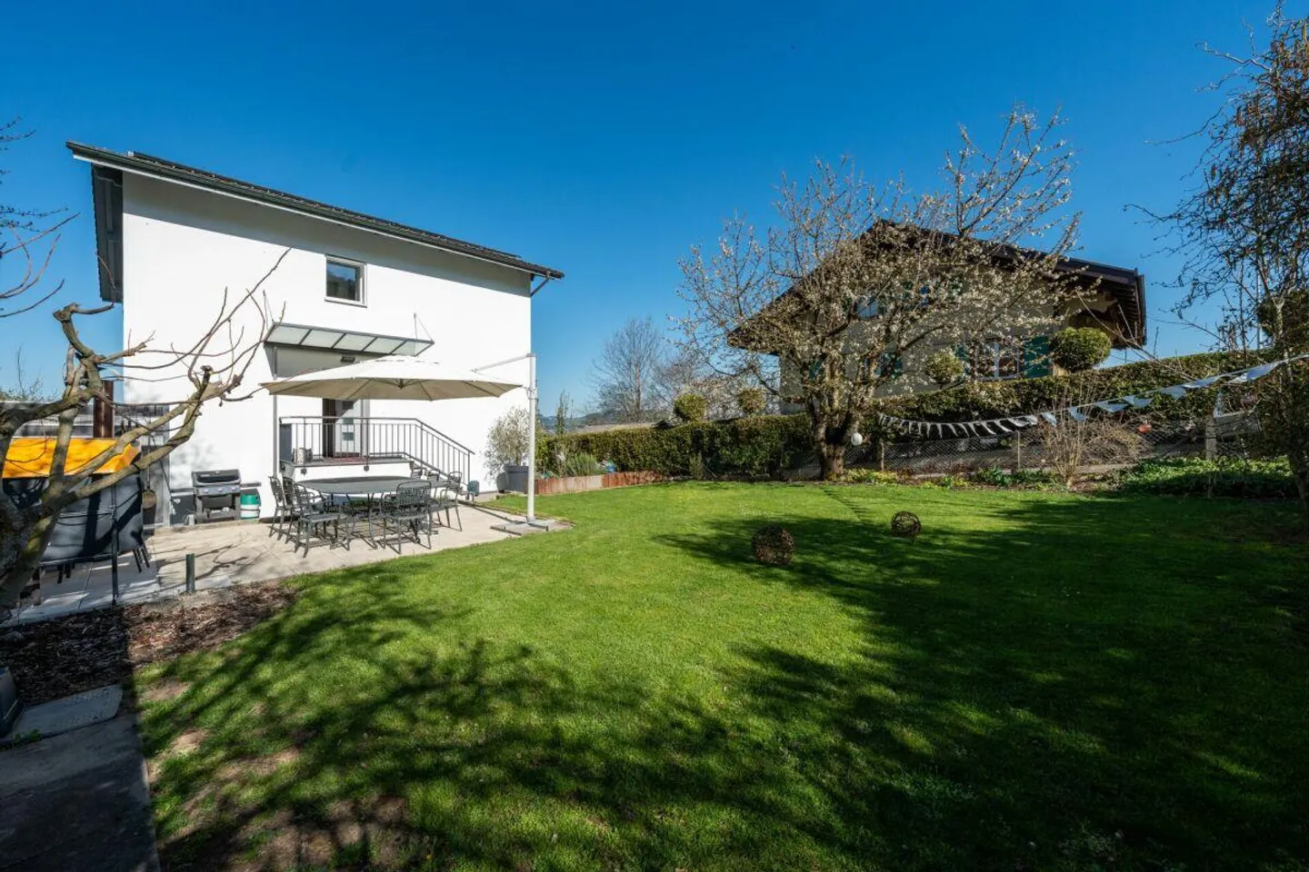 Expérience de vie exclusive avec vue : Merveille d'espace modernisée à Belp - Photo 12 sur 13
