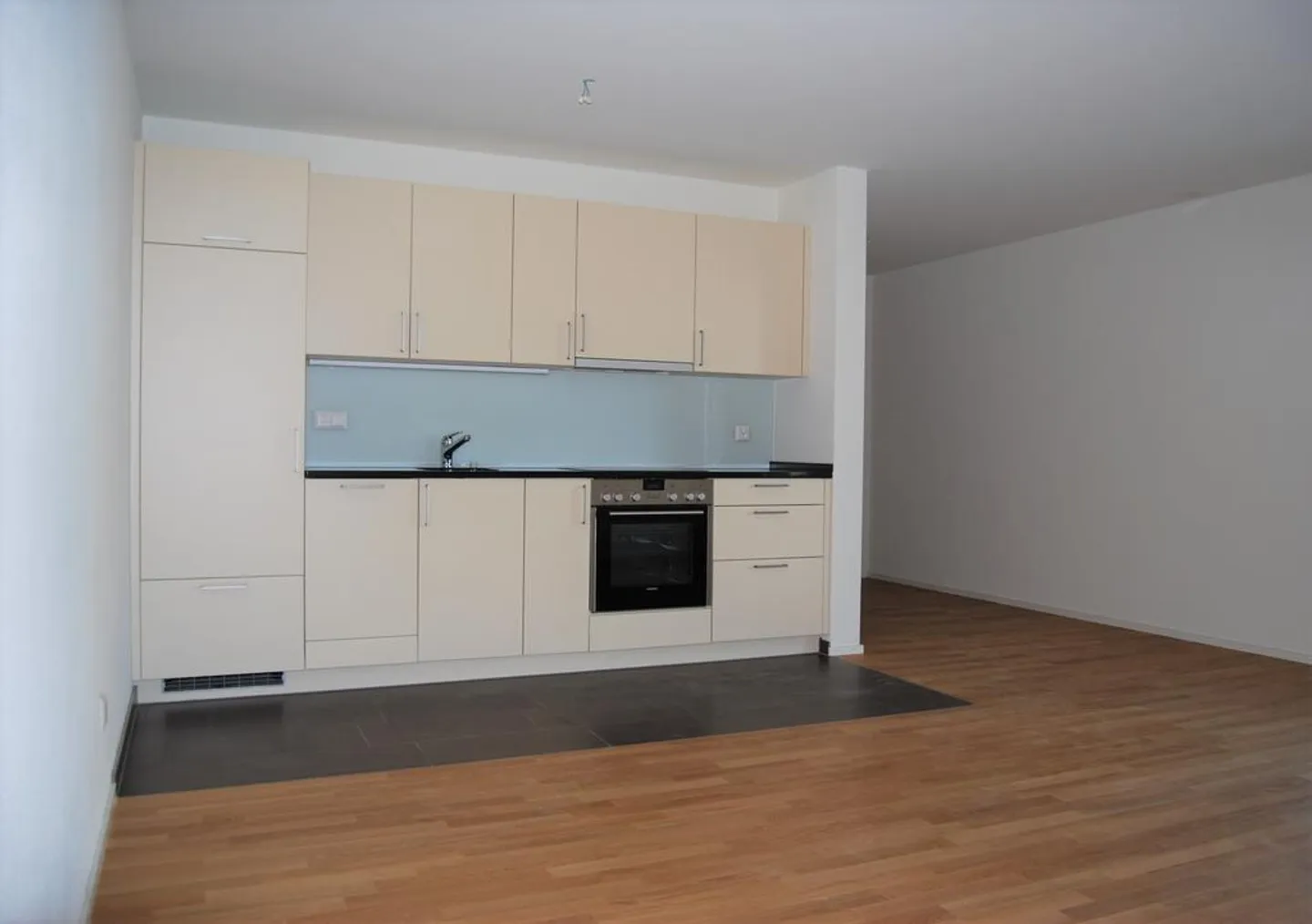 Viewing: Monday, November 10, 2025 from 4:00 PM to 4:30 PM - Photo 2 of 5