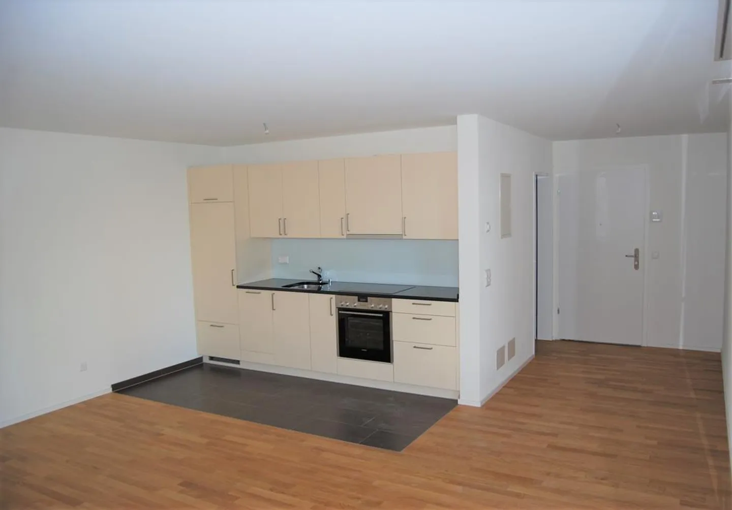 Viewing: Monday, November 10, 2025 from 4:00 PM to 4:30 PM - Photo 3 of 5