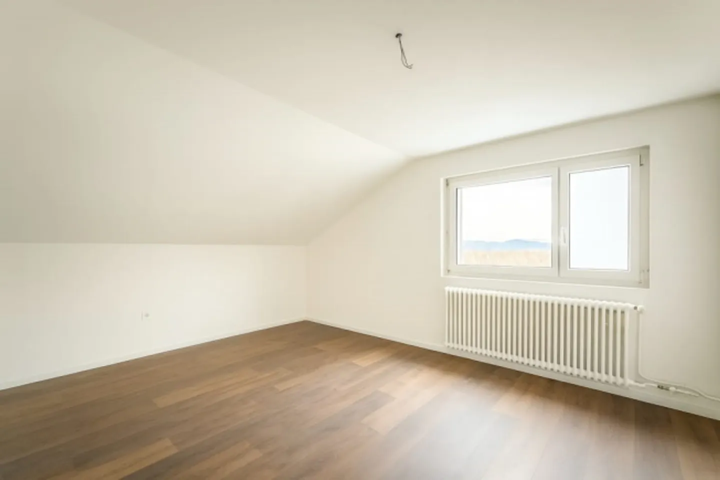 Appartamento mansardato di 2,5 locali appena ristrutturato con stile a Grenchen - Foto 1 di 5