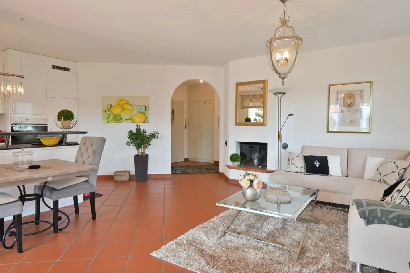 Mediterranean Charm Apartment in a Prime Location - Photo 5 of 12