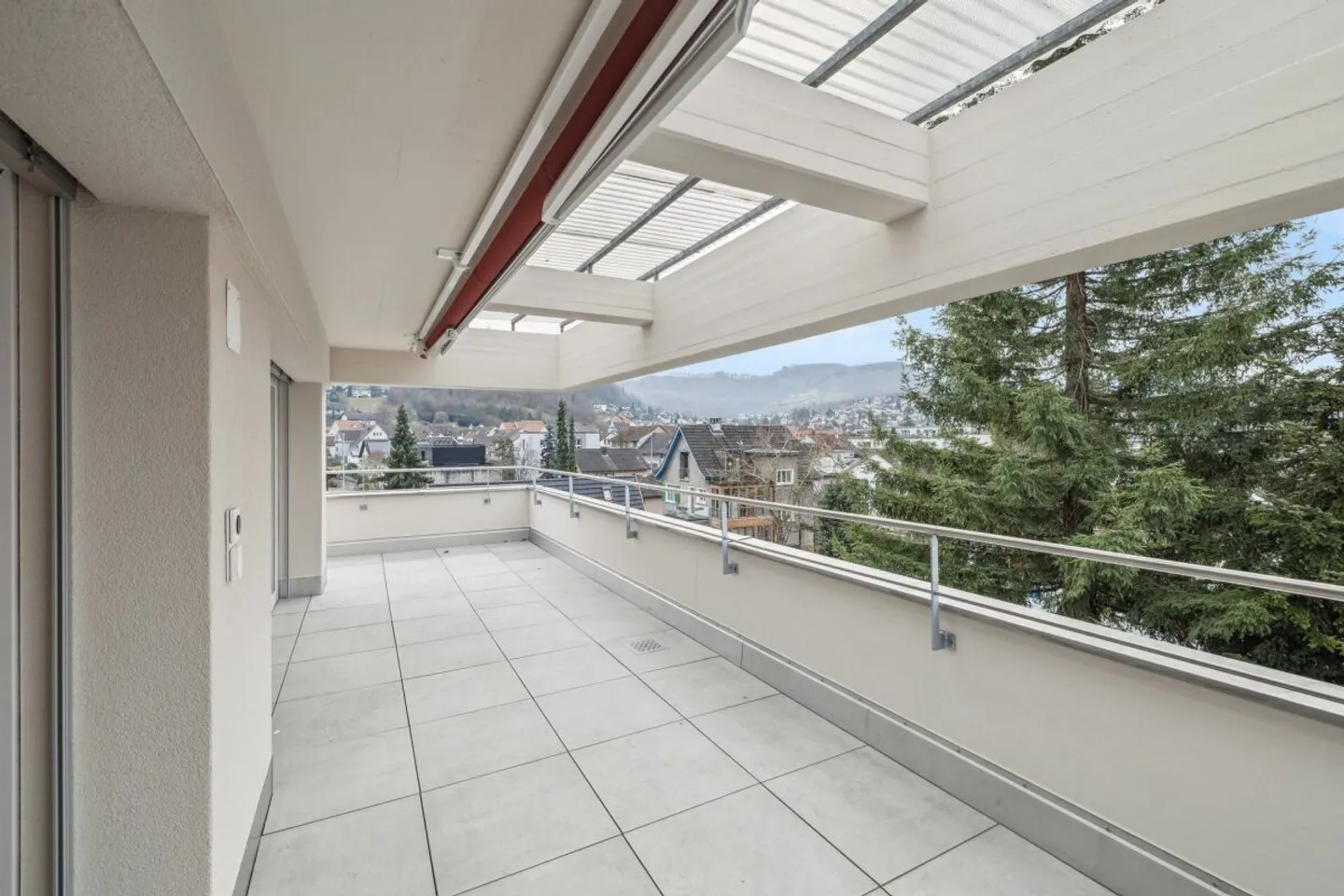 Appartement penthouse exclusif et spacieux de 5 1/2 pièces avec une terrasse de 145 m2 - Photo 2 sur 10